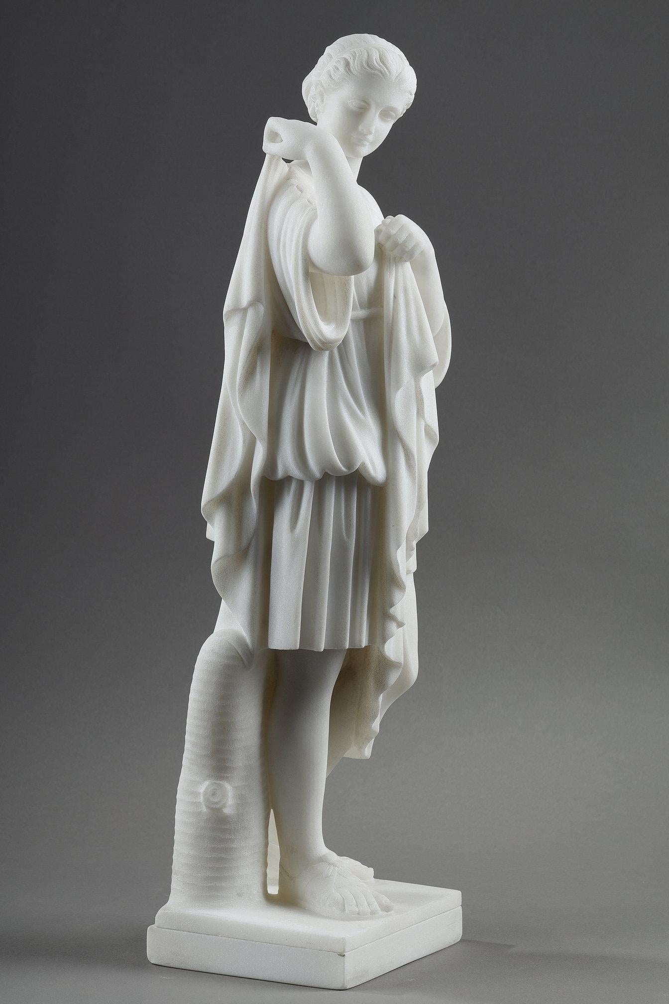 Marbre Sculpture en marbre de Diane de Gabies, signée Pugi en vente
