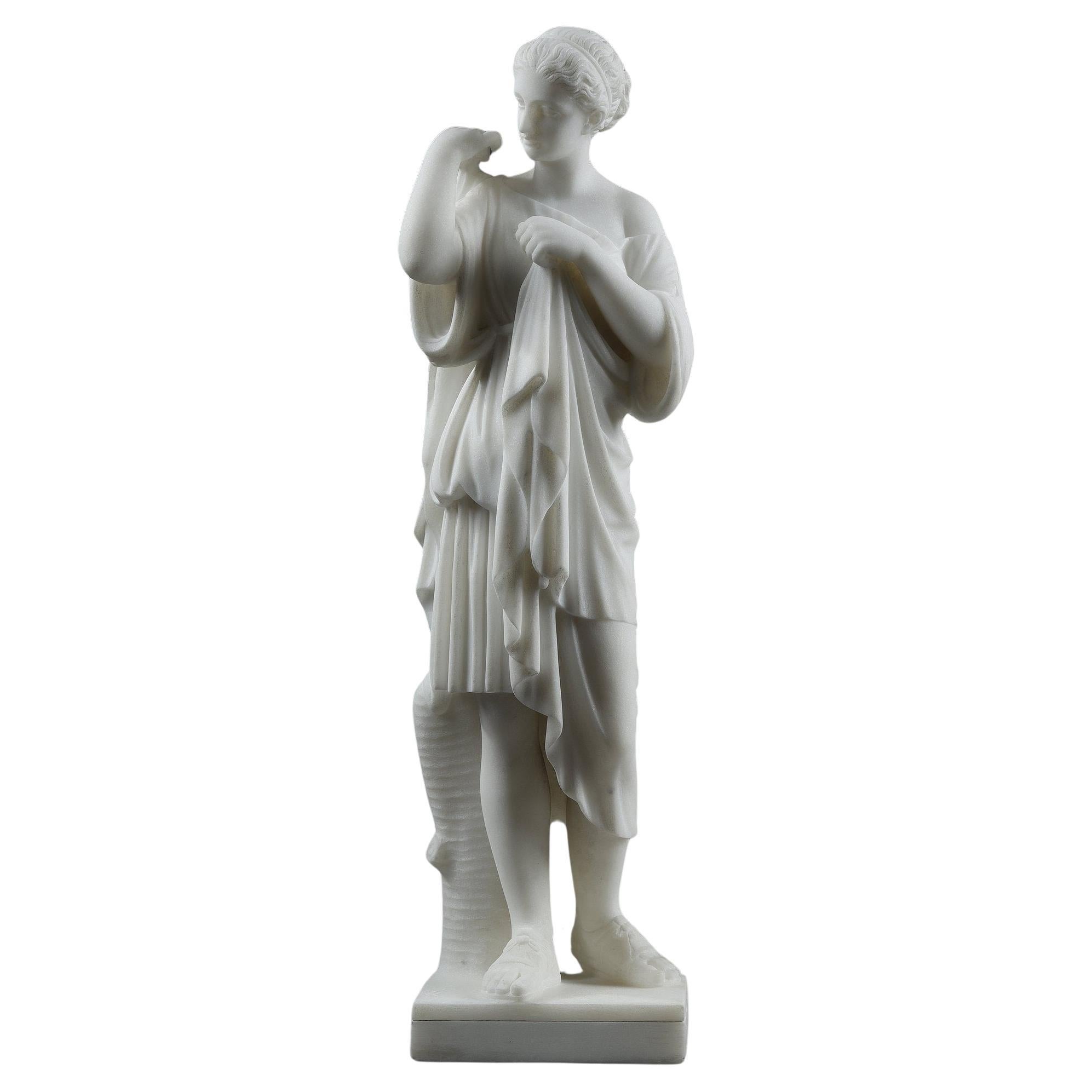 Sculpture en marbre de Diane de Gabies, signée Pugi en vente