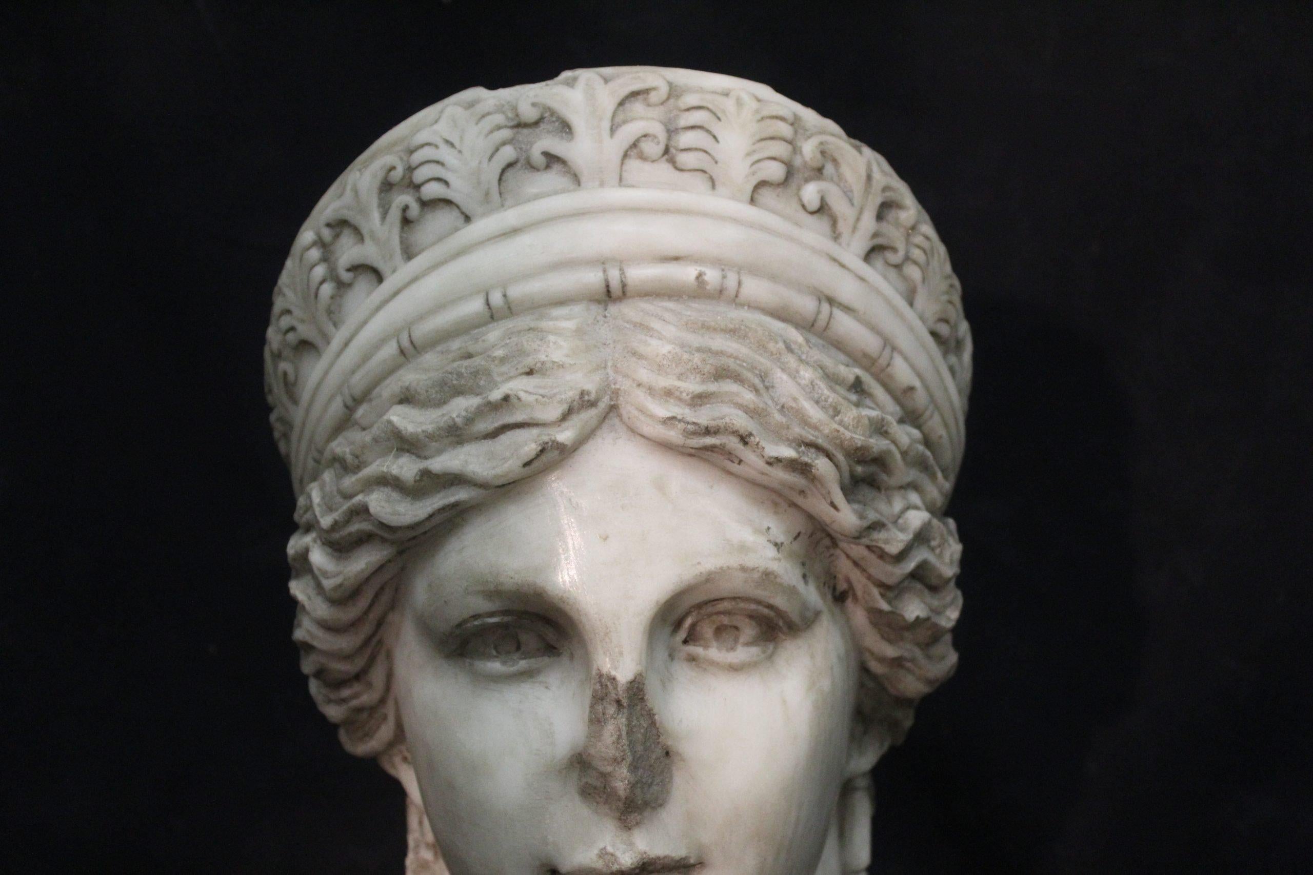 Italiano Scultura in marmo di Hera in vendita