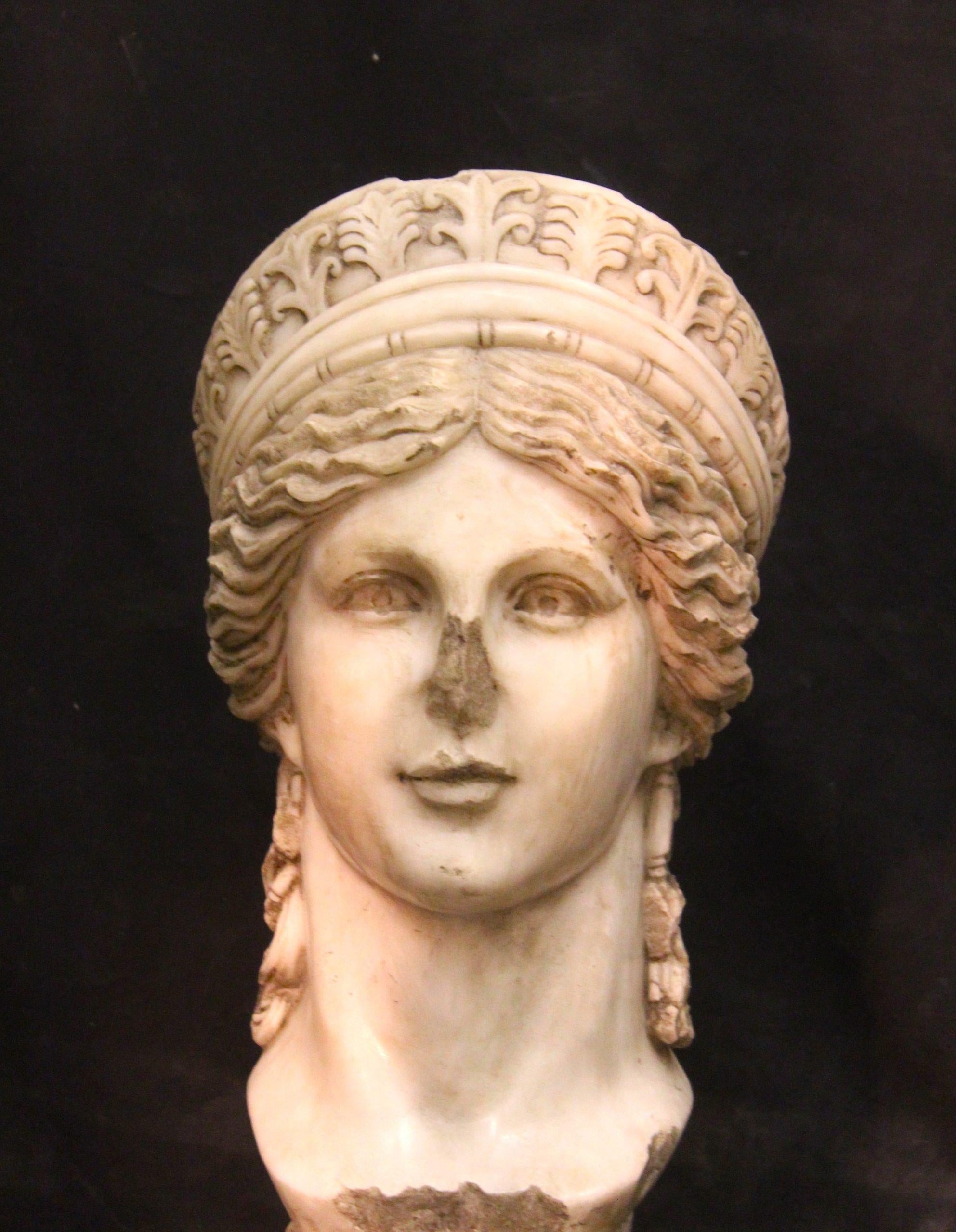 XX secolo Scultura in marmo di Hera in vendita