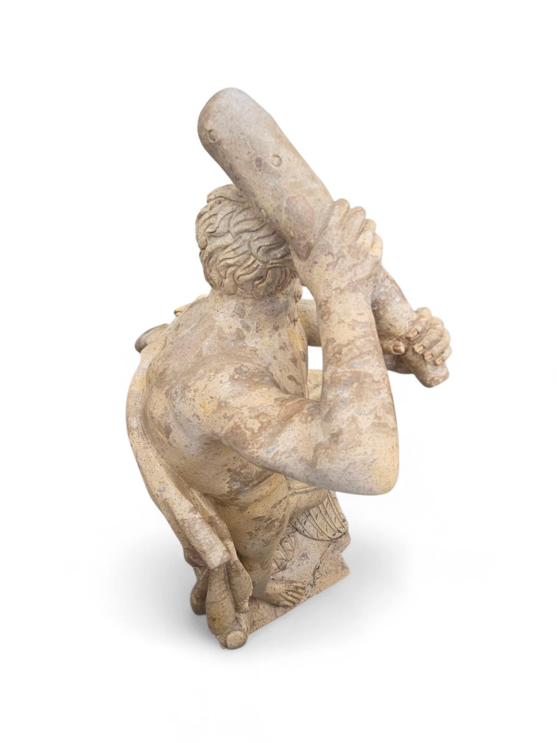 Sculpture en marbre d'Hercule combattant les serpents, Italie, début du XXe siècle en vente 4