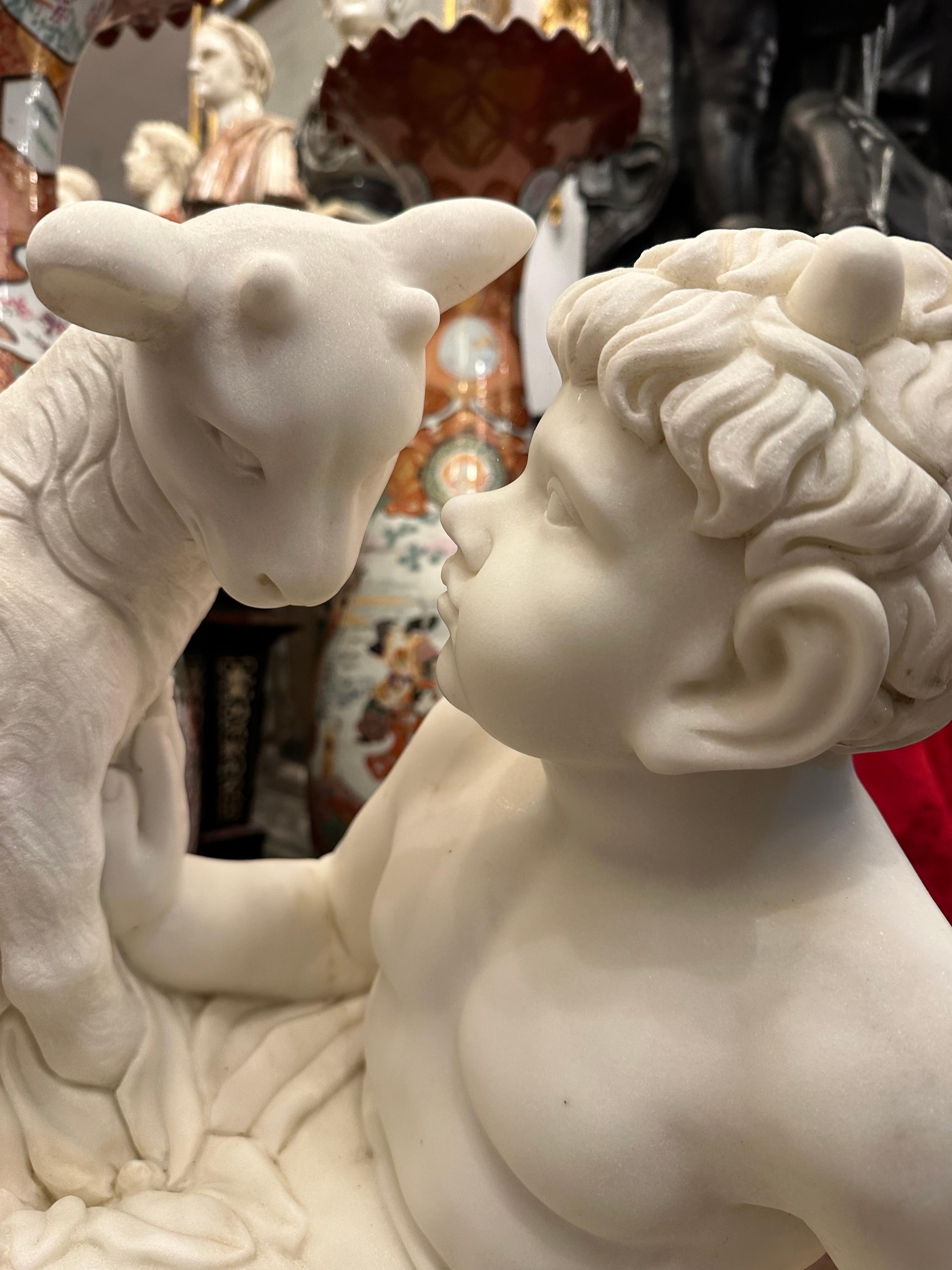 Européen Sculpture en marbre de Pan avec une chèvre en vente