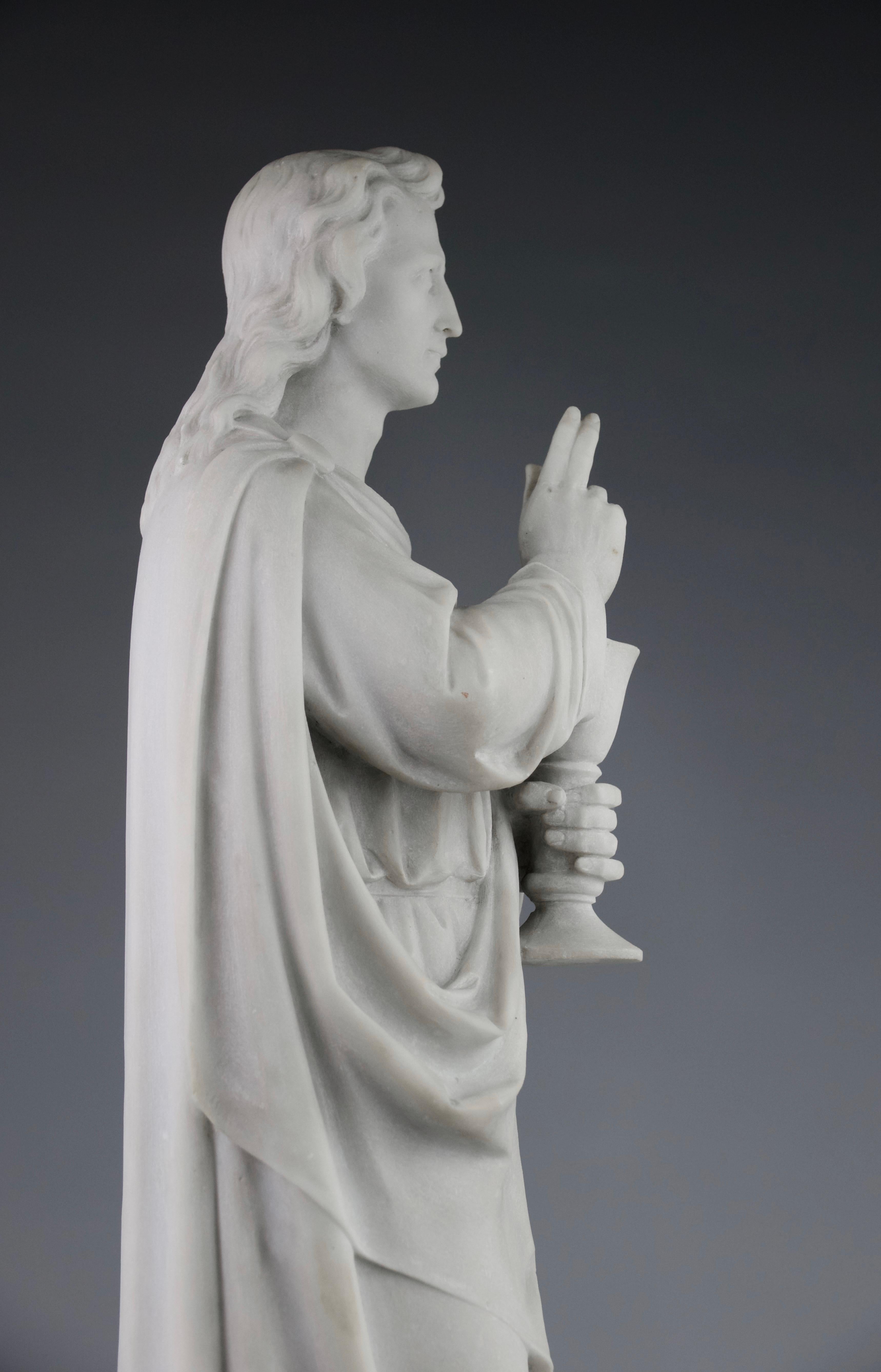 Marmorskulptur des heiligen Johannes des Evangelisten, Frankreich, 19. Jahrhundert im Angebot 14