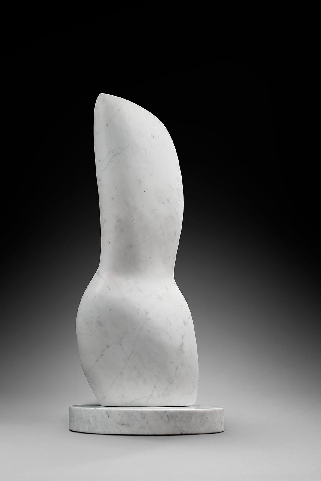Liptay Mathias. Born in Kalocsa (Hongria) in 1936.
Direct carving in Carrara marble, signed Mathias L, unique piece.

Measures: Height 67 cm 
Width 27 cm 
Depth 17 cm


Height 5 cm
Diameter 33 cm

Biography
Came to Paris at the age of