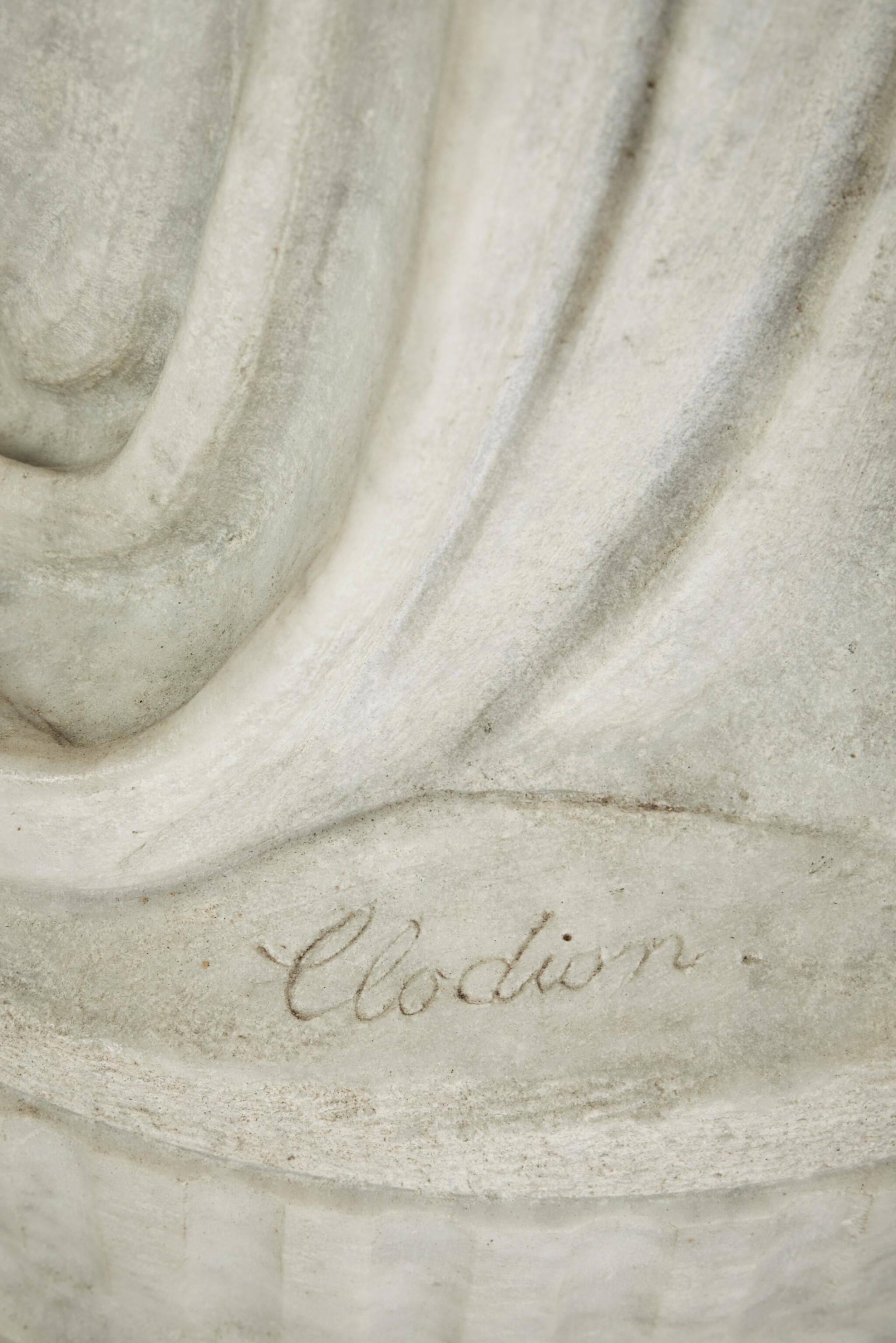 Scultura in marmo firmata Clodion, Francia, XIX secolo In condizioni buone in vendita a Miami, US