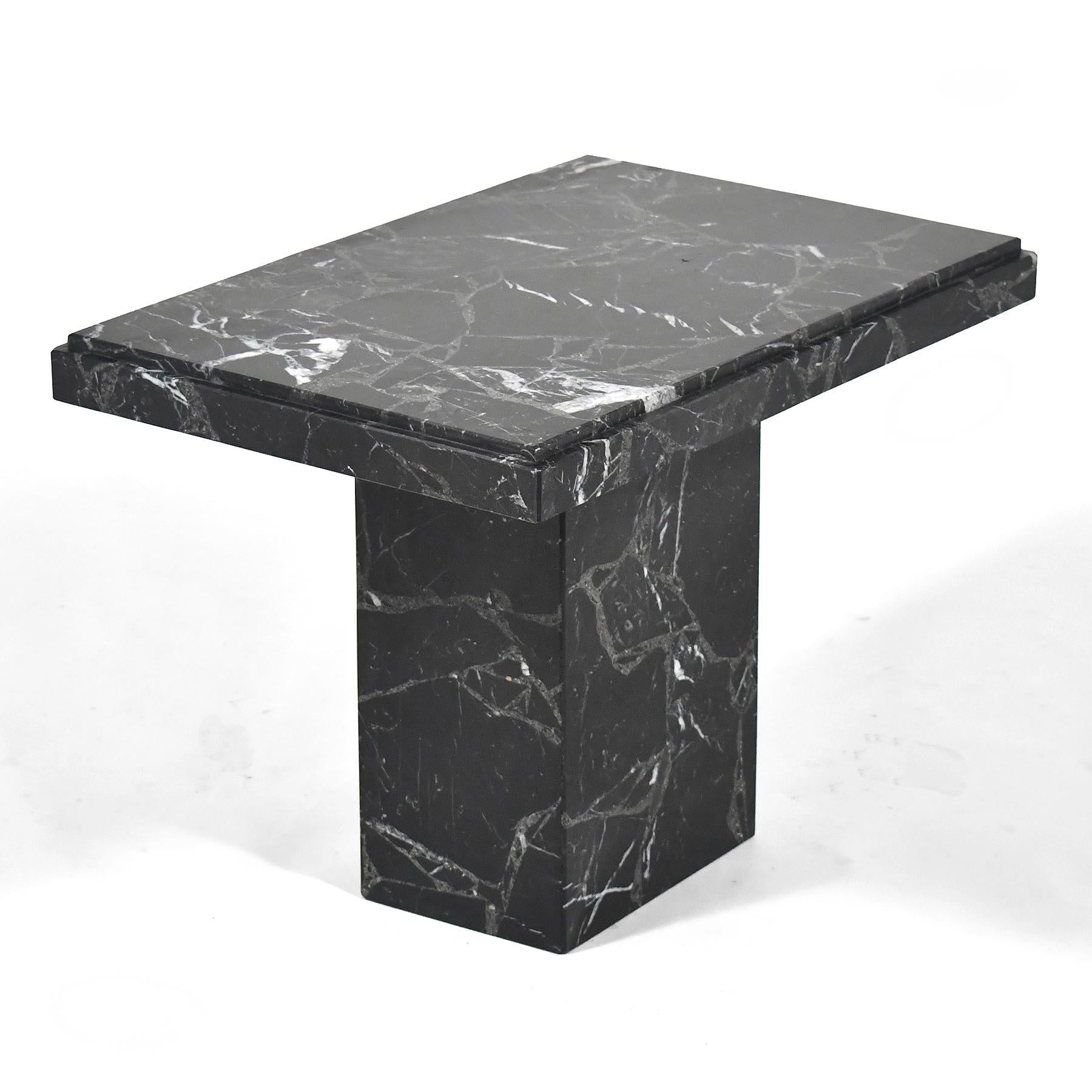Fin du 20e siècle Table d'appoint en marbre Ello en vente
