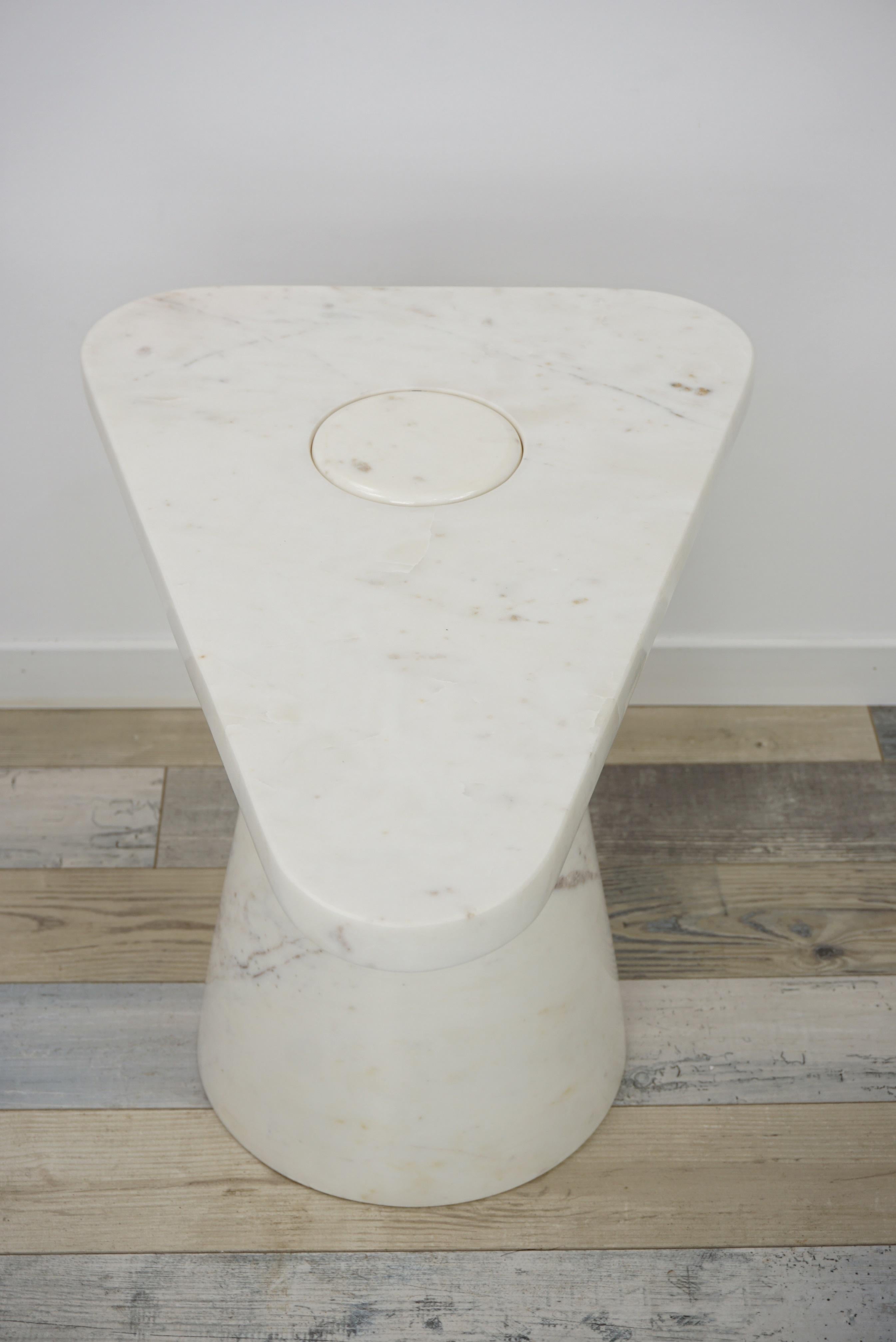 Italian 1970s Design Style White Marble Side Table  For Sale 7