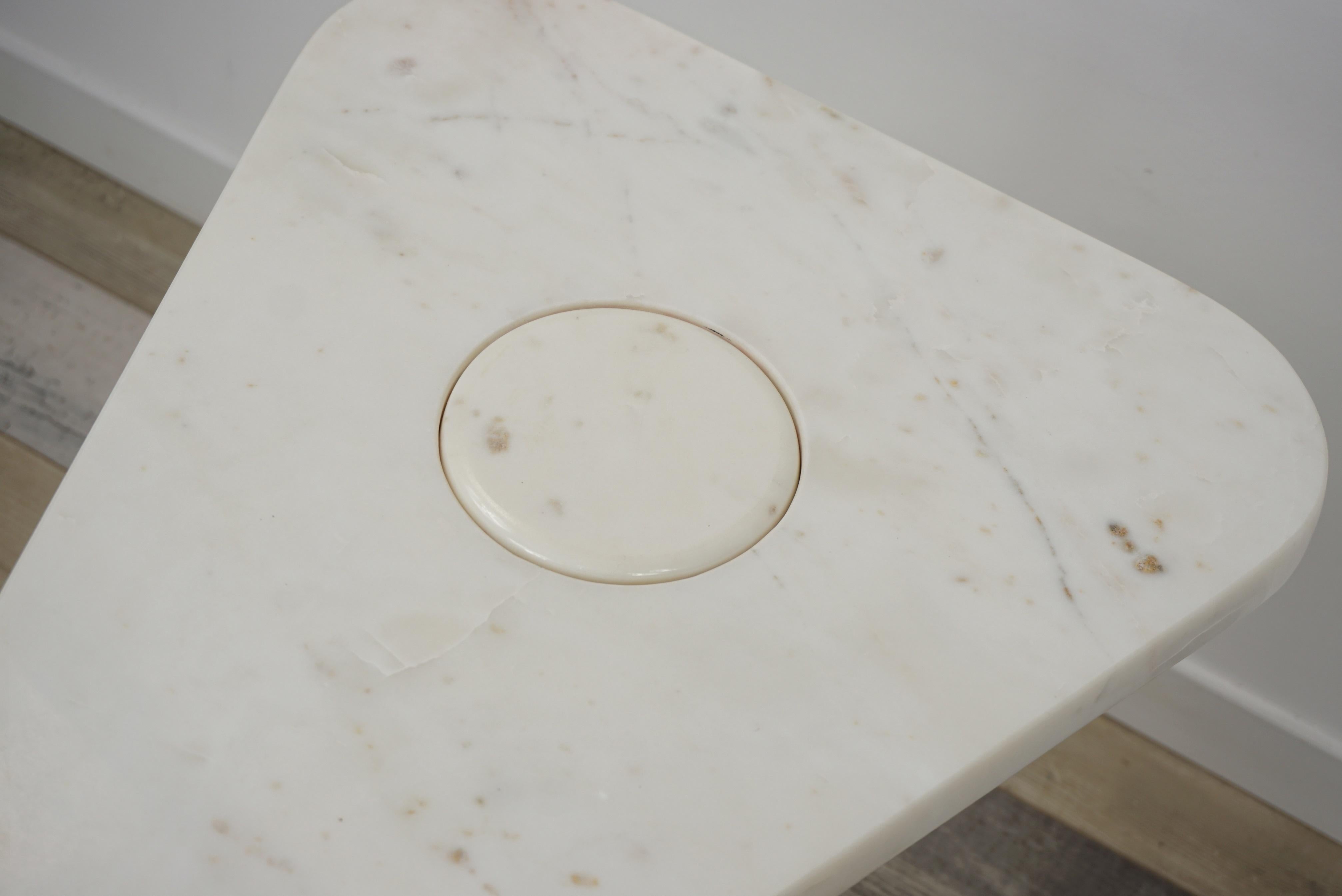 Italian 1970s Design Style White Marble Side Table  For Sale 3