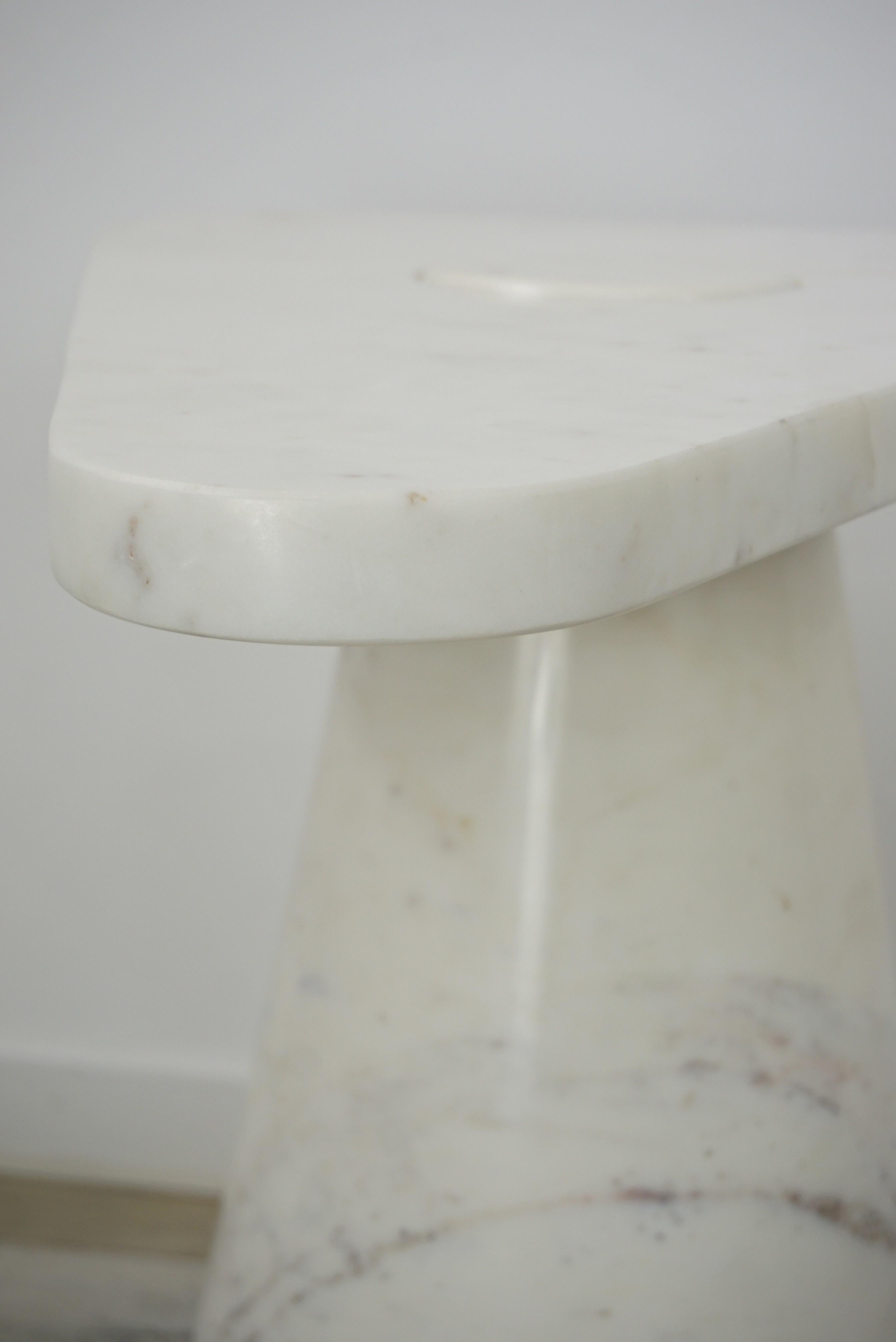 Italian 1970s Design Style White Marble Side Table  For Sale 4