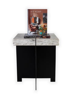 Table d'appoint contemporaine en marbre par Brendan Bass, base en acier noirci