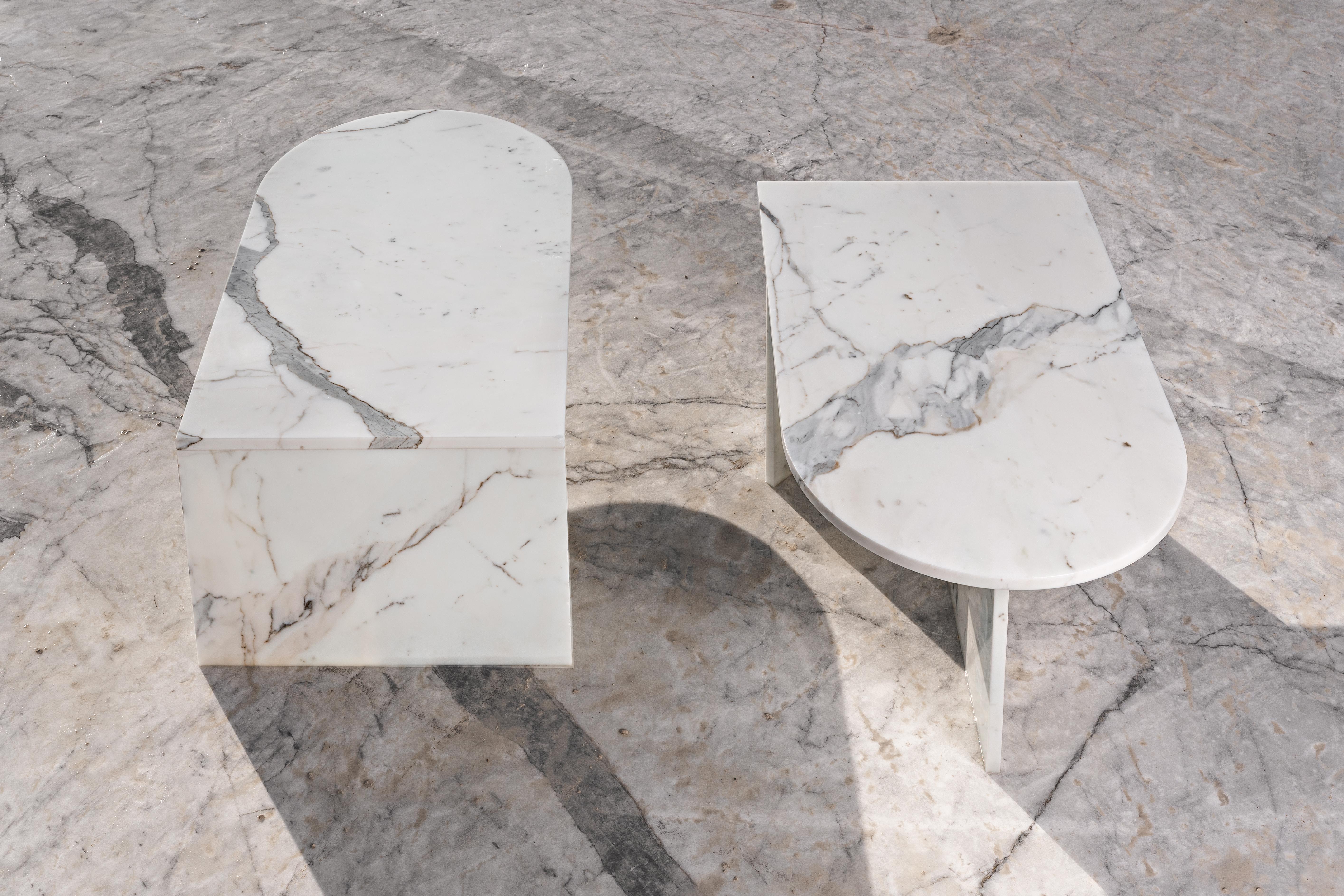 Postmoderne Ensemble de tables d'appoint en marbre par Edition Club en vente