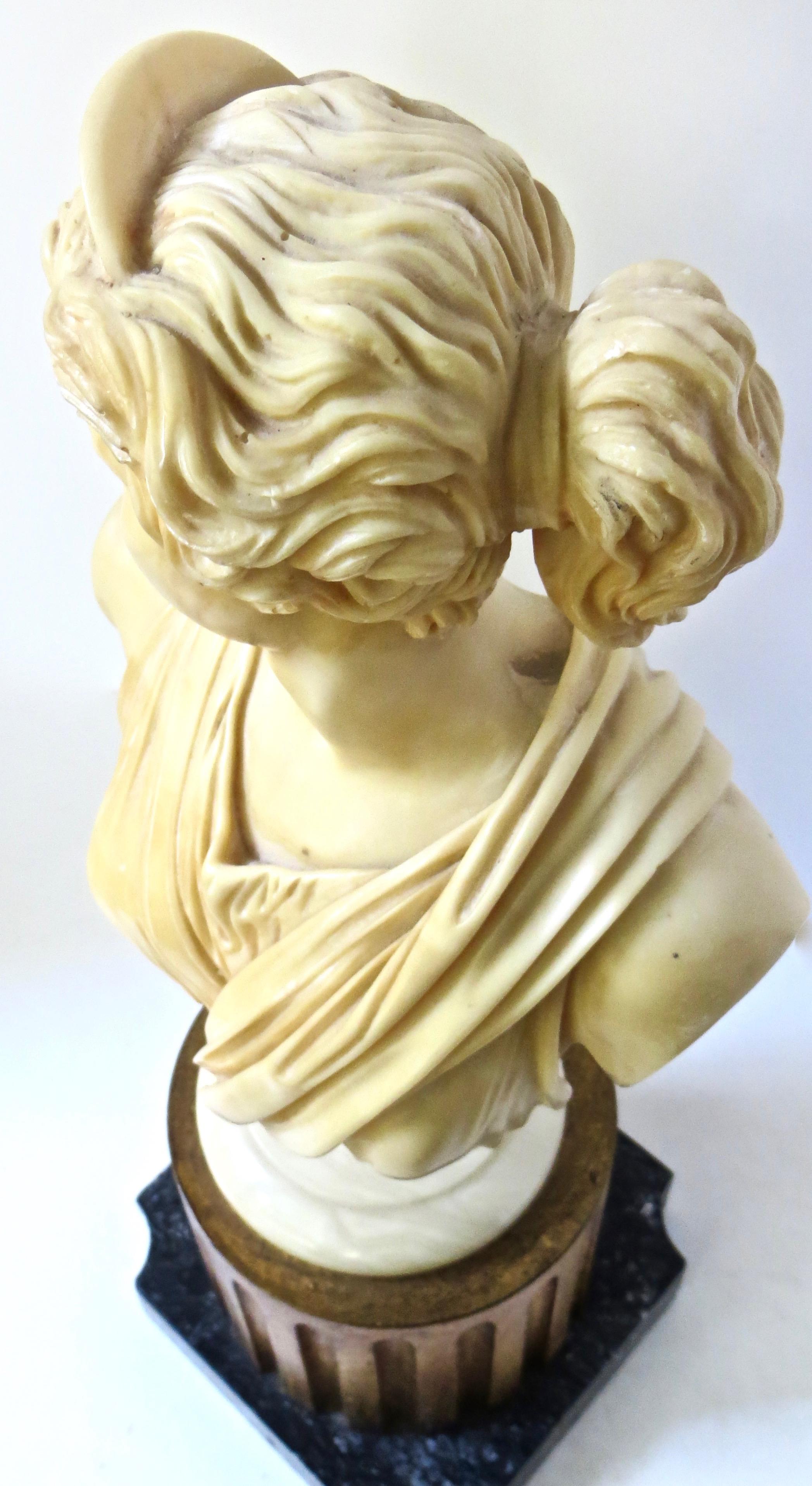 Moulage Buste simulé en marbre de « Artemis ». Grèce, vers les années 1950 en vente