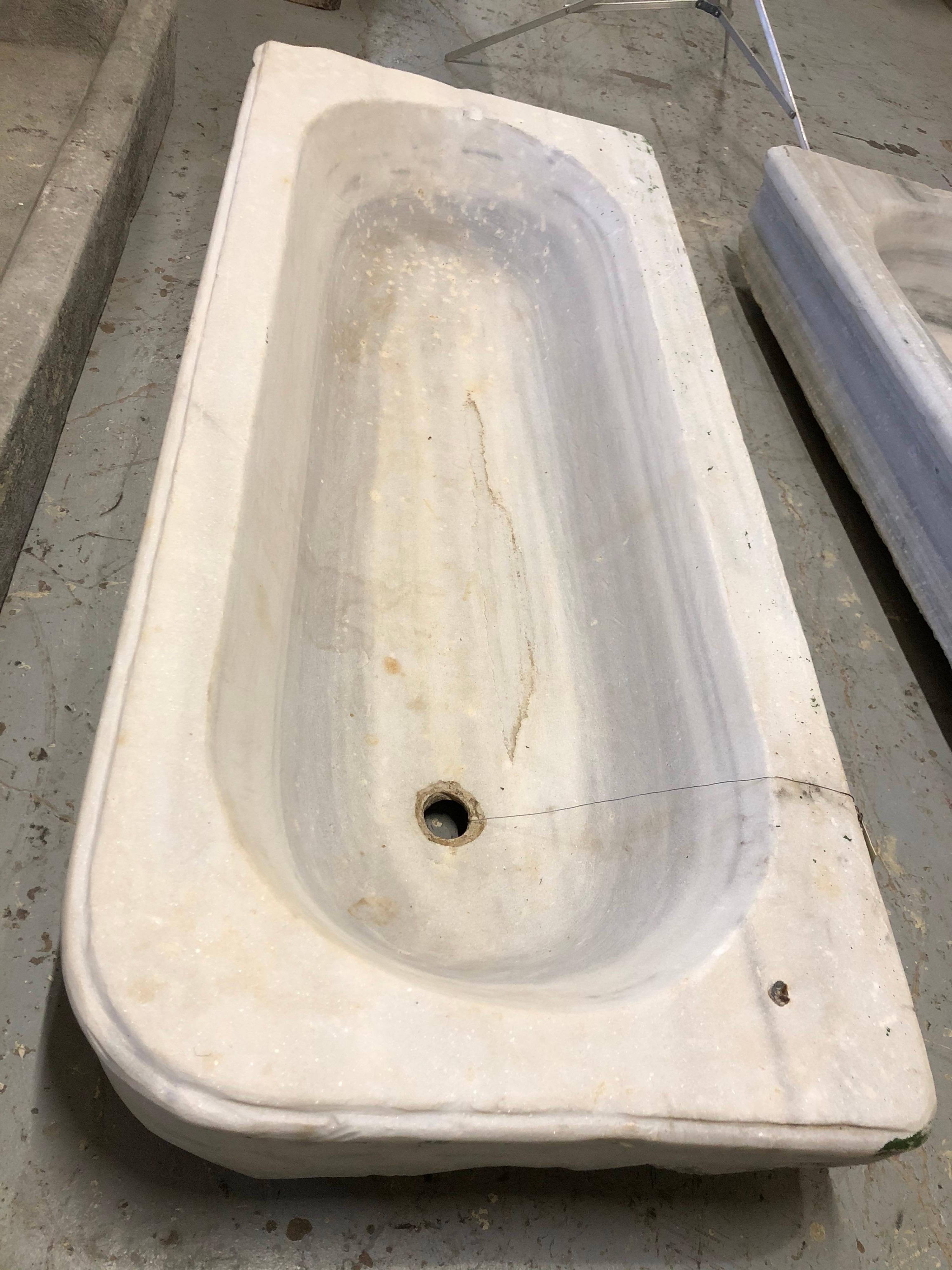 This majestic marble sink origins from Europe, circa 1780.
