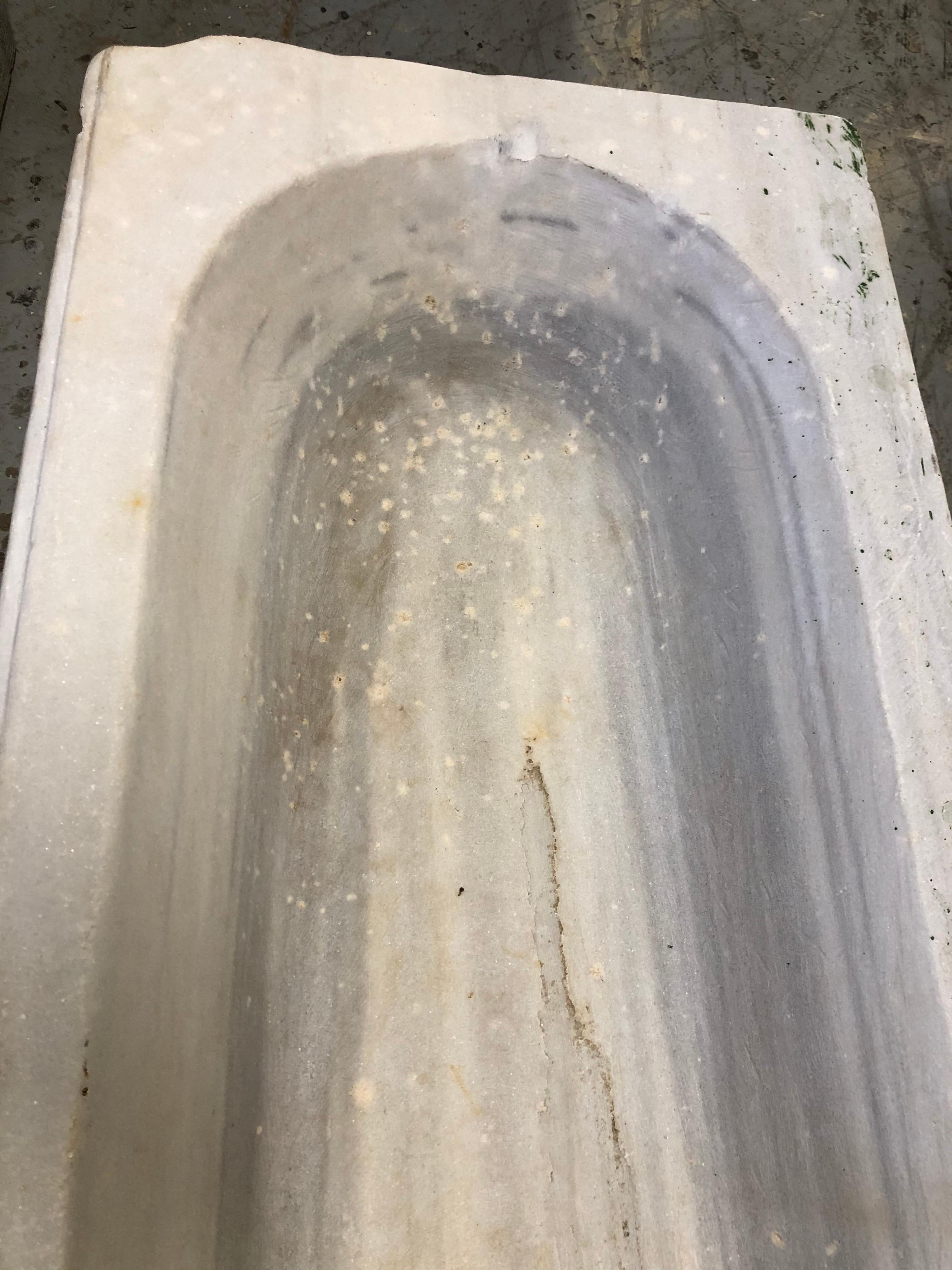 Late 18th Century European Marble Sink In Good Condition For Sale In Dallas, TX