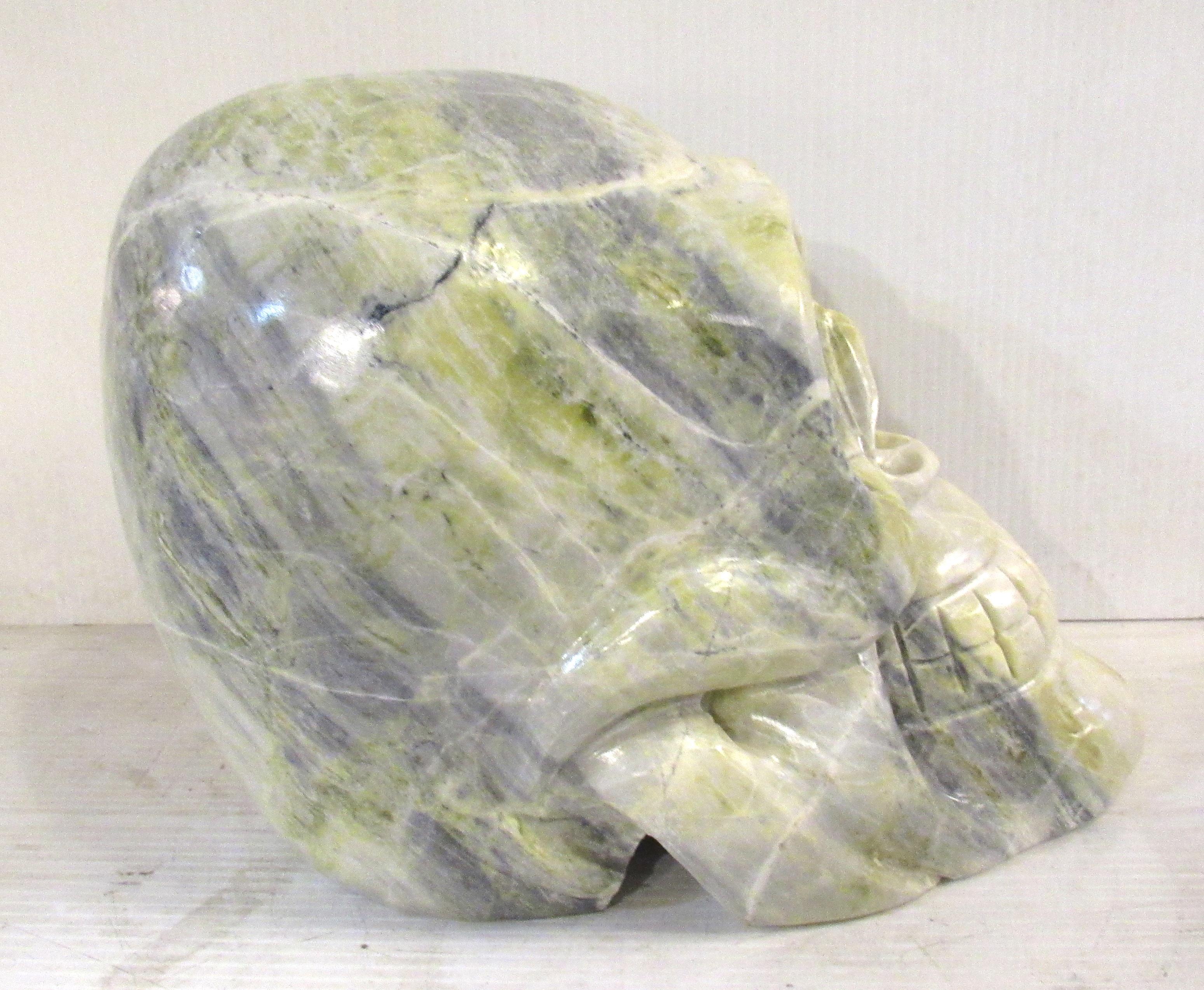 Sculpture de crâne en marbre Bon état - En vente à Brooklyn, NY
