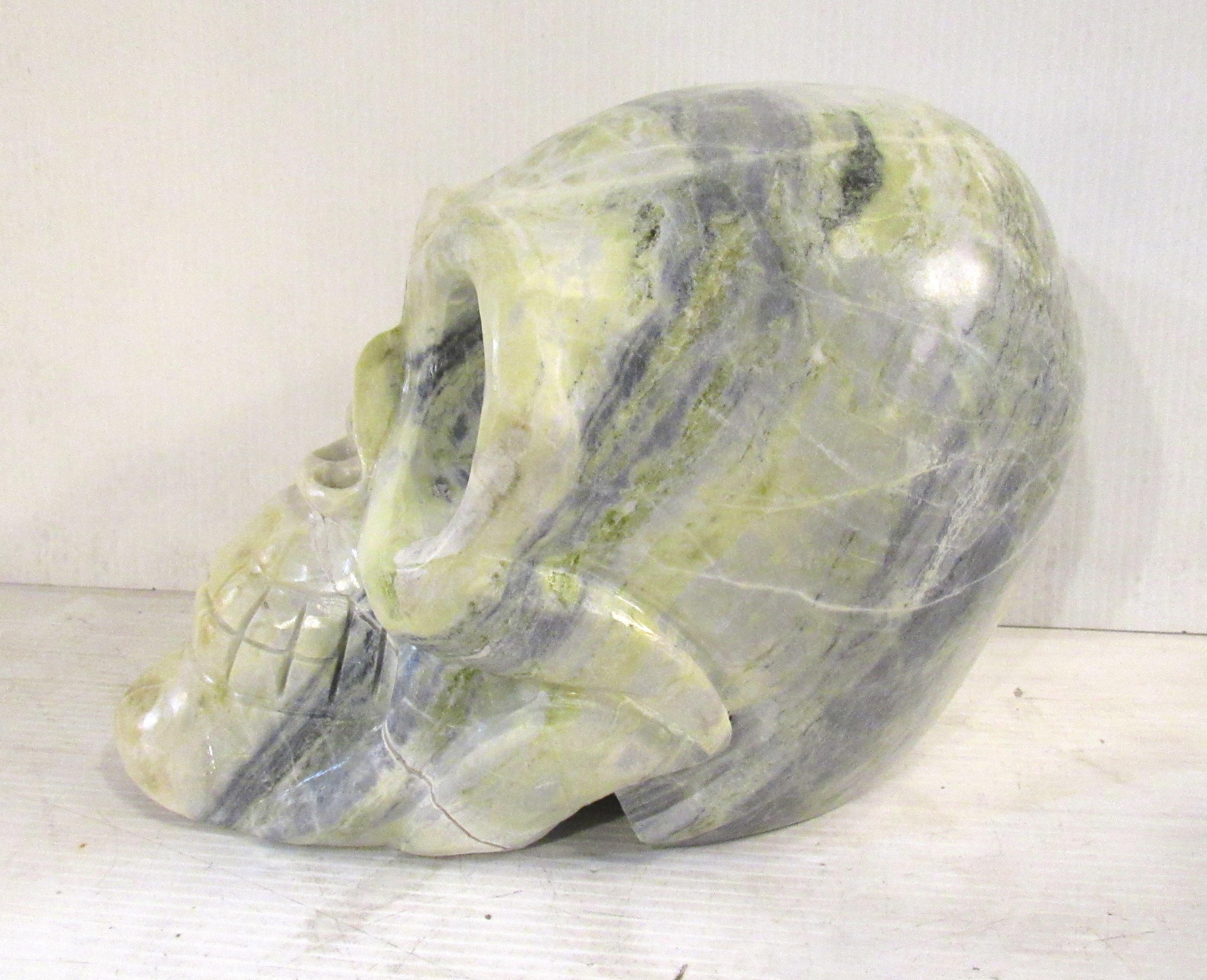 20ième siècle Sculpture de crâne en marbre en vente
