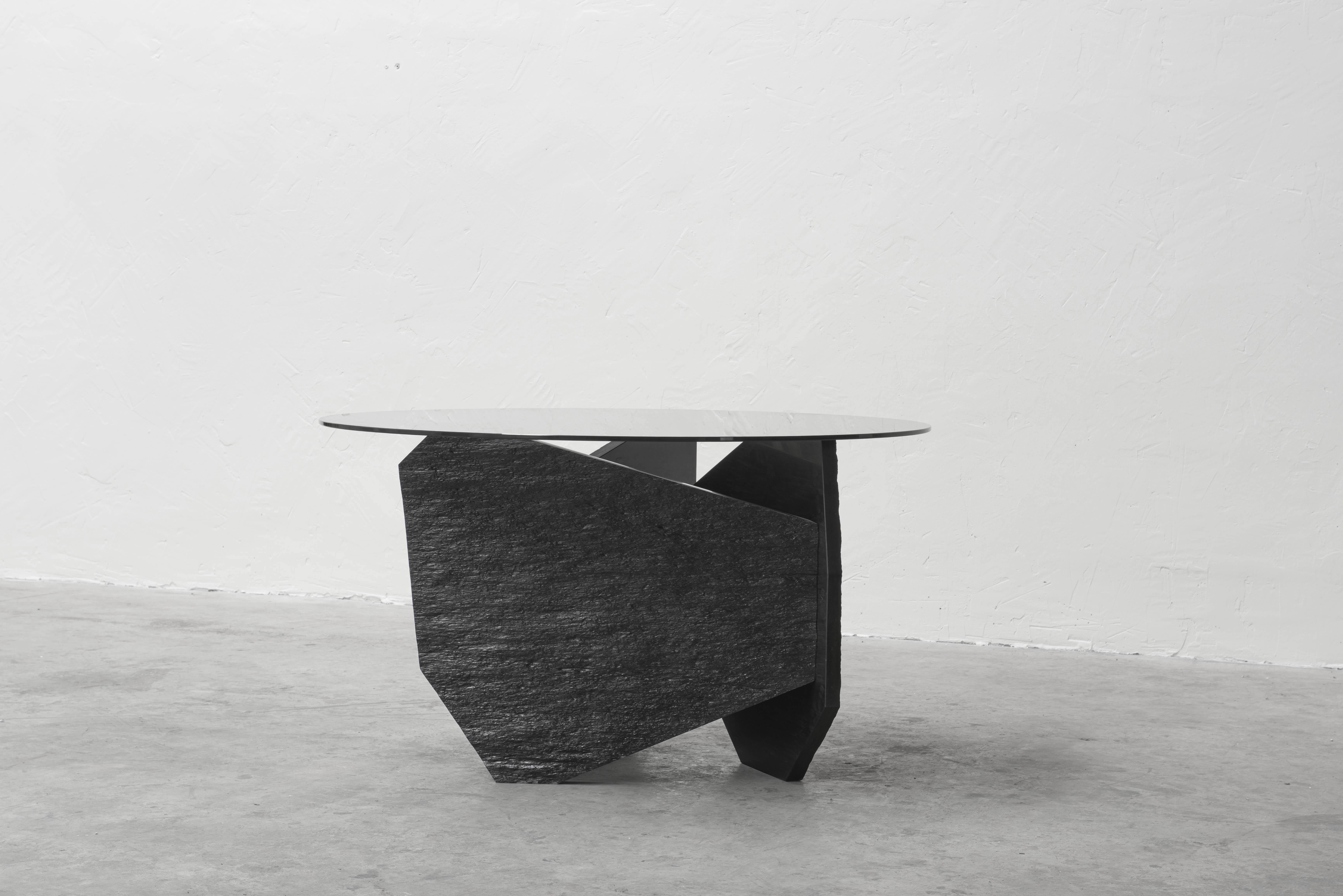 Postmoderne Table de salle à manger en ardoise et marbre signée par Frederic Saulou en vente