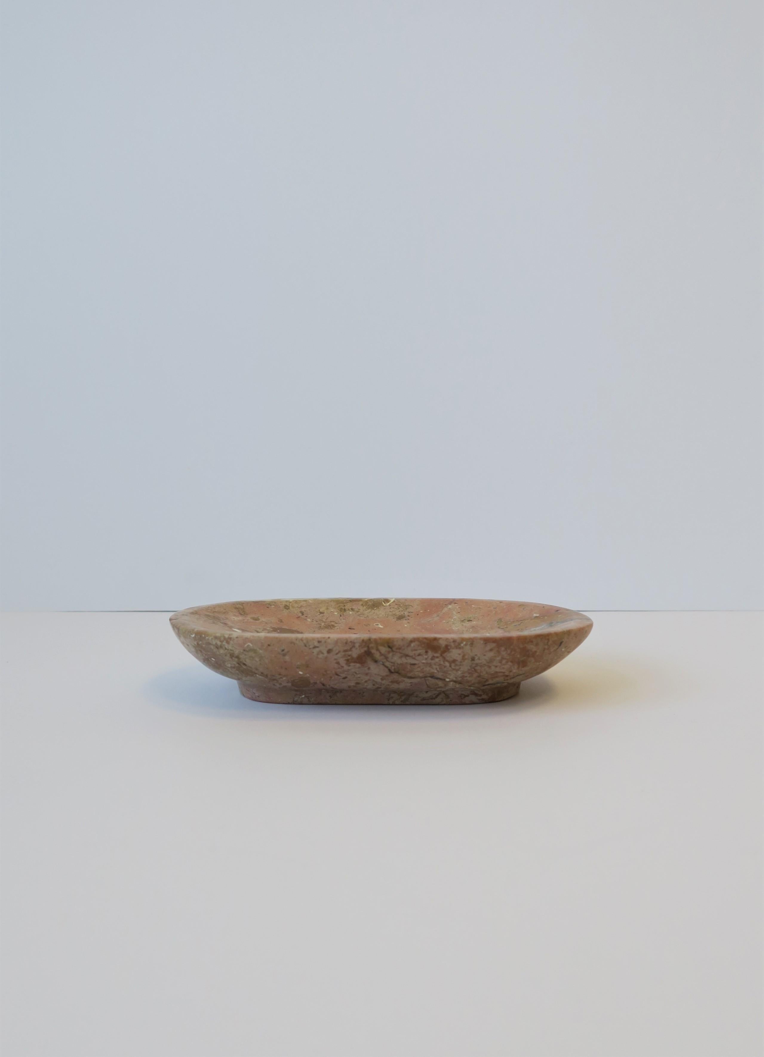 A substantial oval marble multicolored soap dish. Colors included flesh-tones/pink, tan, off-white and a touch of dark grey. 

Piece measures: 3.88