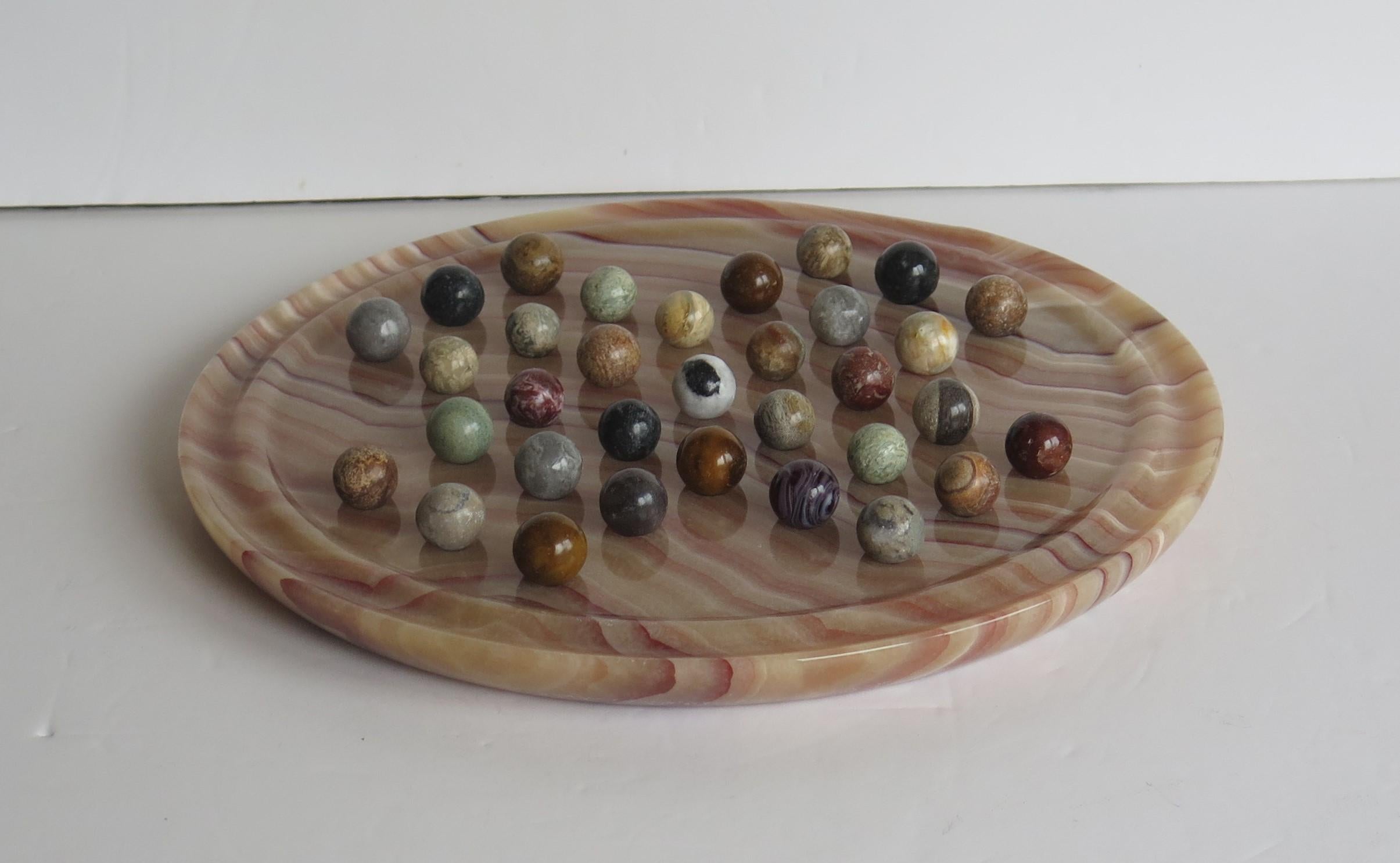 Marble Solitaire Board Game Natural Stone Board & 33 Agate Marbles, circa 1950 In Good Condition In Lincoln, Lincolnshire