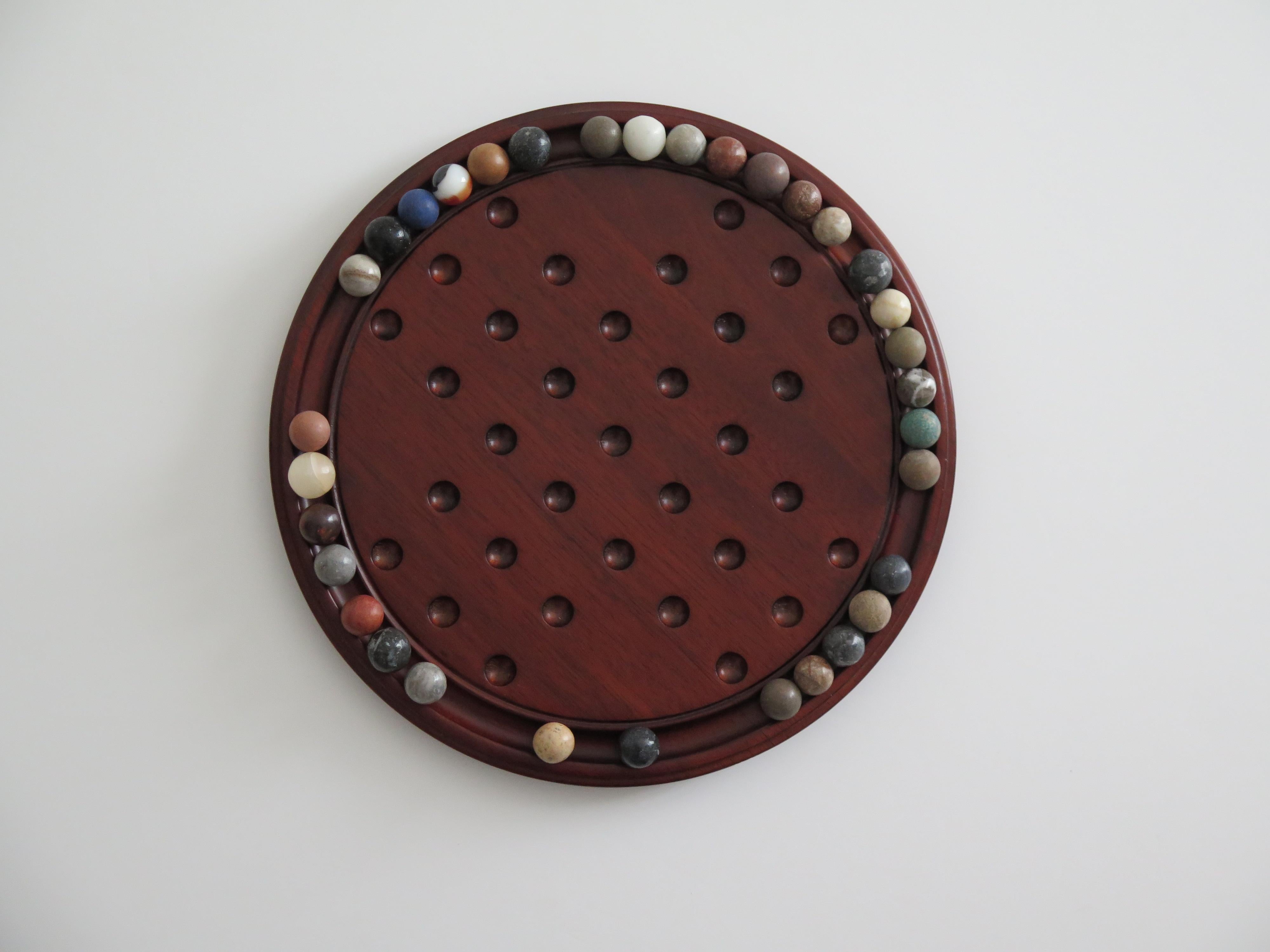 Marble Solitaire Game 10 inch Hardwood Board 35 mixed Stone Marbles, circa 1945 In Good Condition For Sale In Lincoln, Lincolnshire