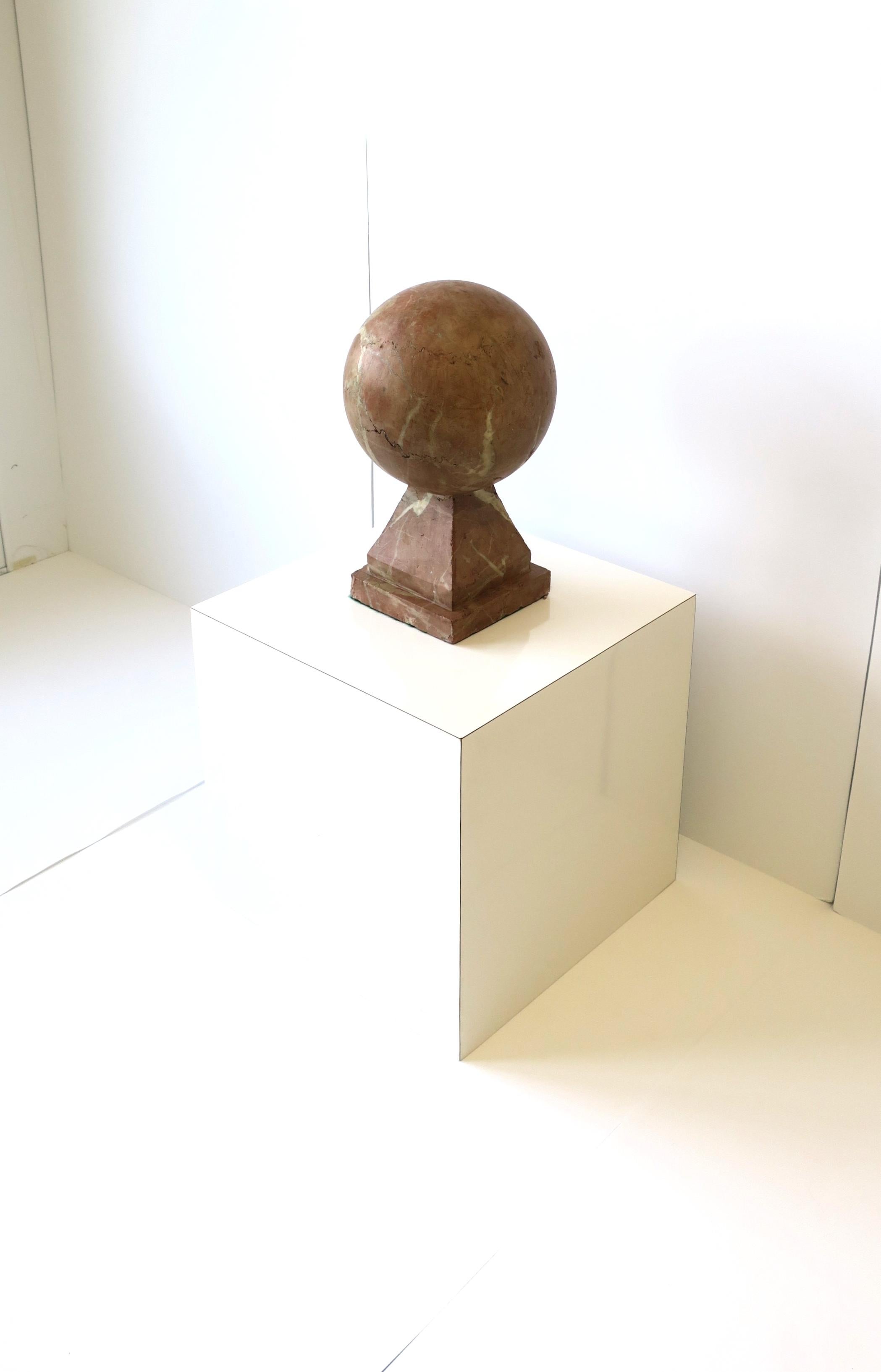 Art déco Sculpture sphère en marbre Art Déco moderne en vente