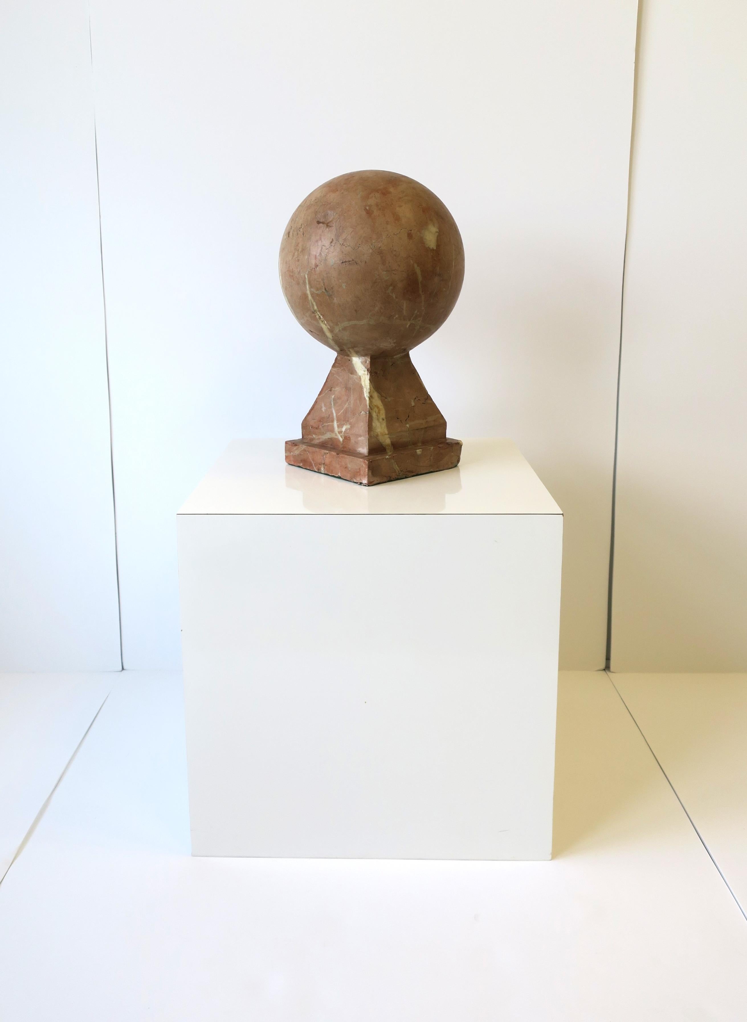 20ième siècle Sculpture sphère en marbre Art Déco moderne en vente