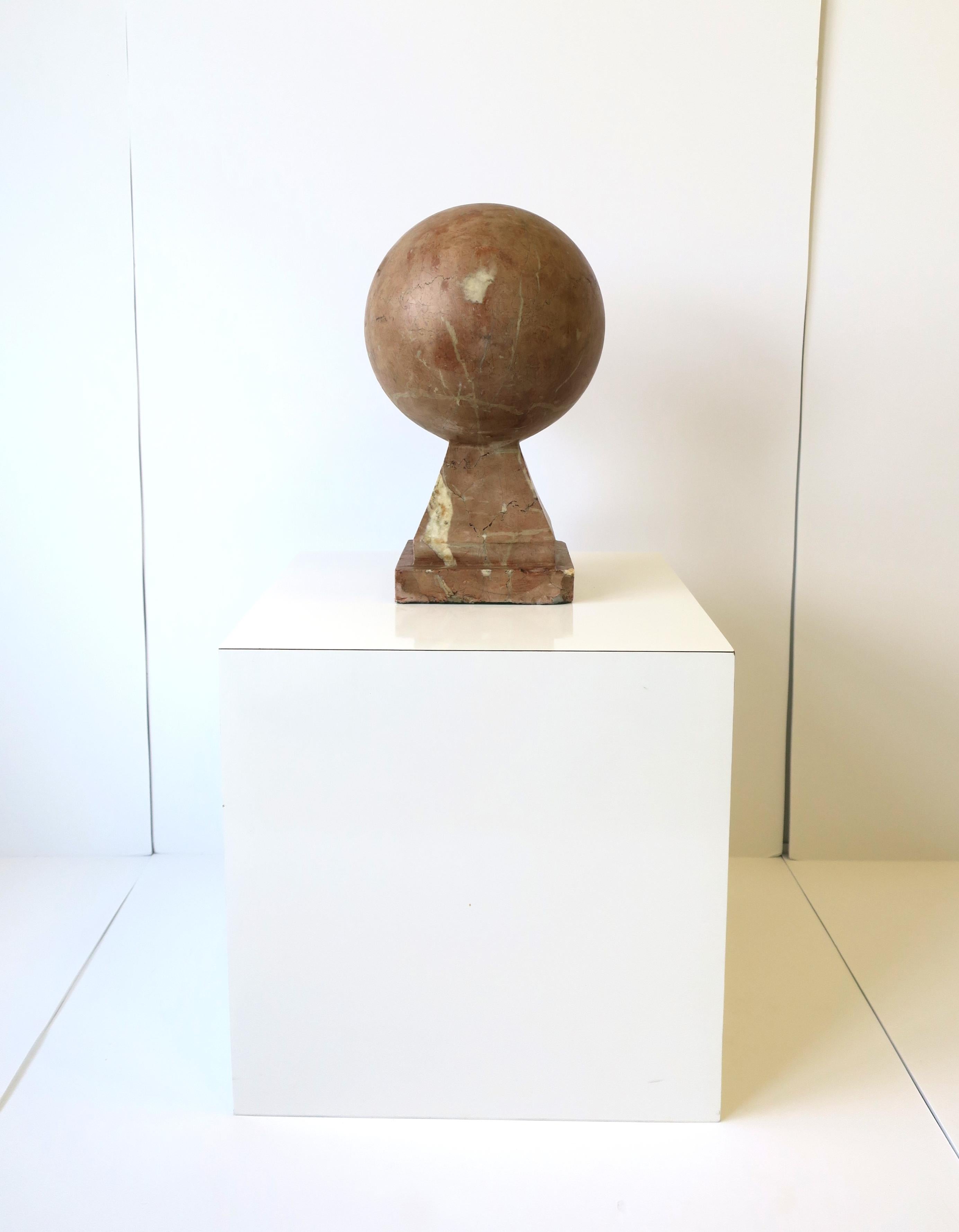 Marbre Sculpture sphère en marbre Art Déco moderne en vente