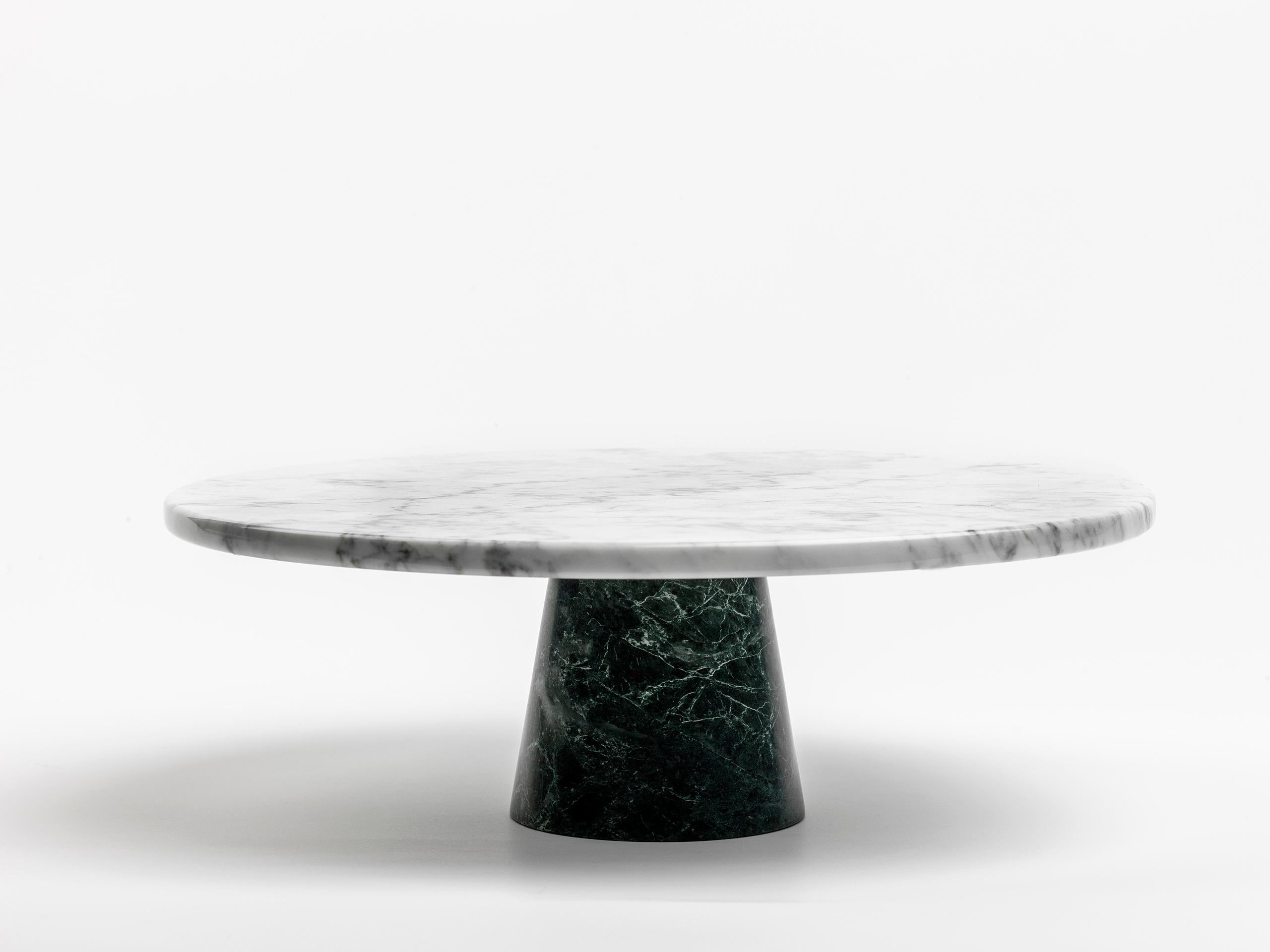 Marble stand cake with top dish in white Carrara marble and black marble base. Each piece is in a way unique (every marble block is different in veins and shades) and handmade by Italian artisans specialized over generations in processing marble.
