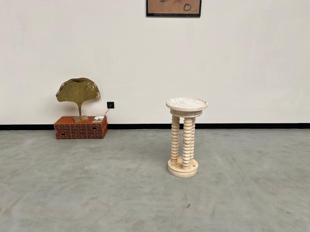 Stand en marbre avec 3 colonnes, vers 1970, France en vente 3