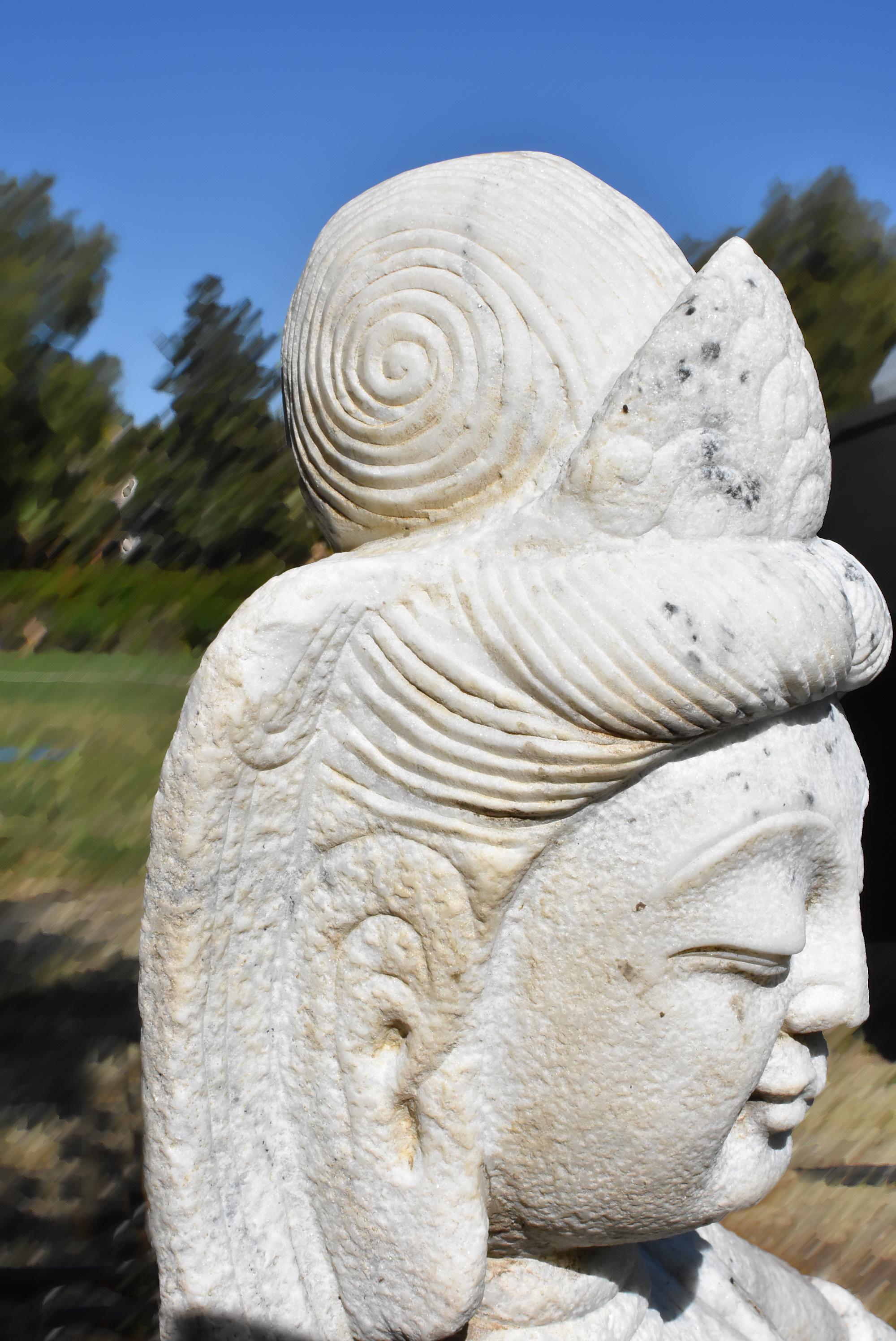 Large Marble Statue of Kwan Yin Avalokiteshara For Sale 5