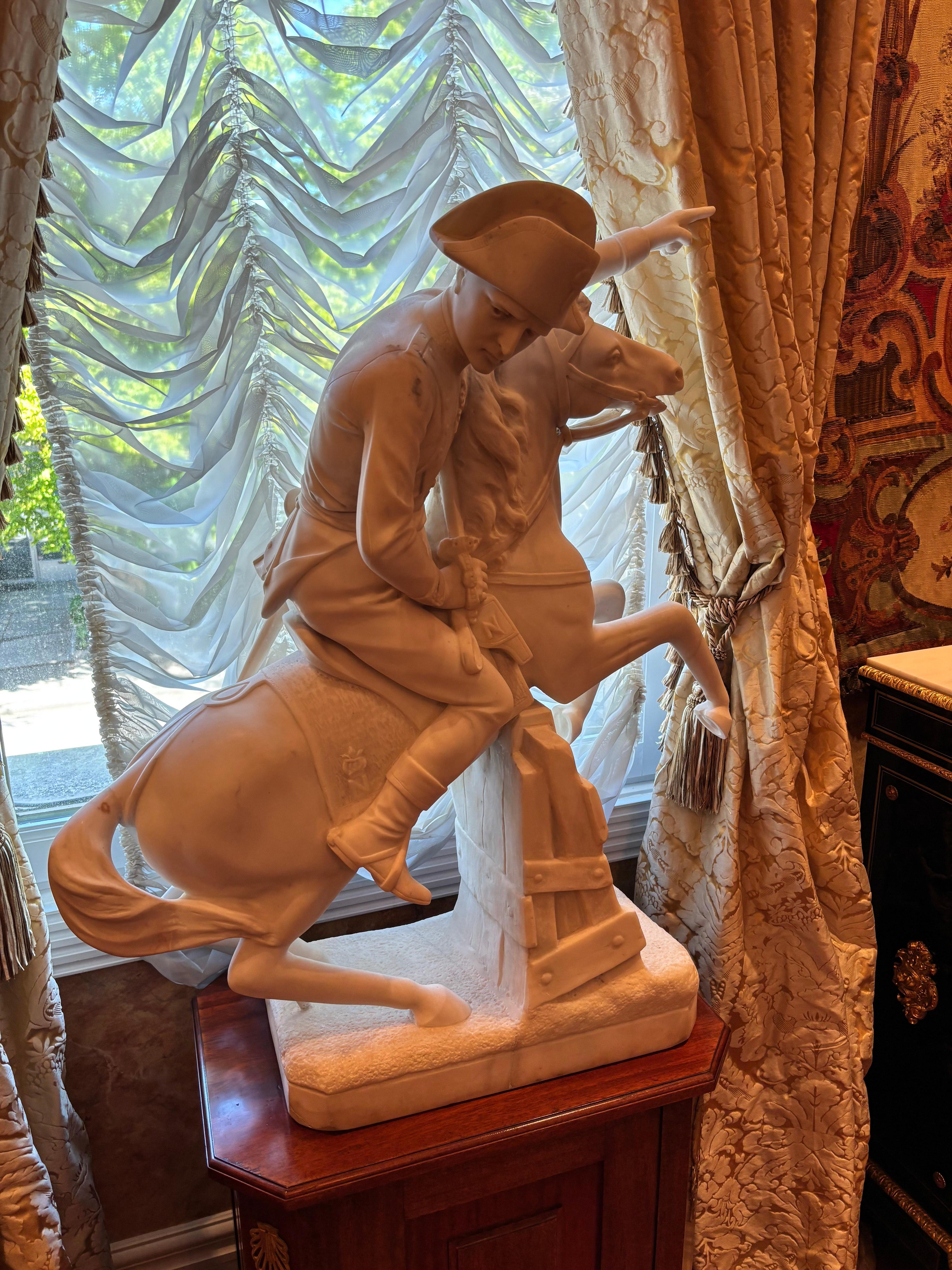 Statua in marmo di Napoleone che attraversa le Alpi dopo un dipinto di Jacques L. David in vendita 5