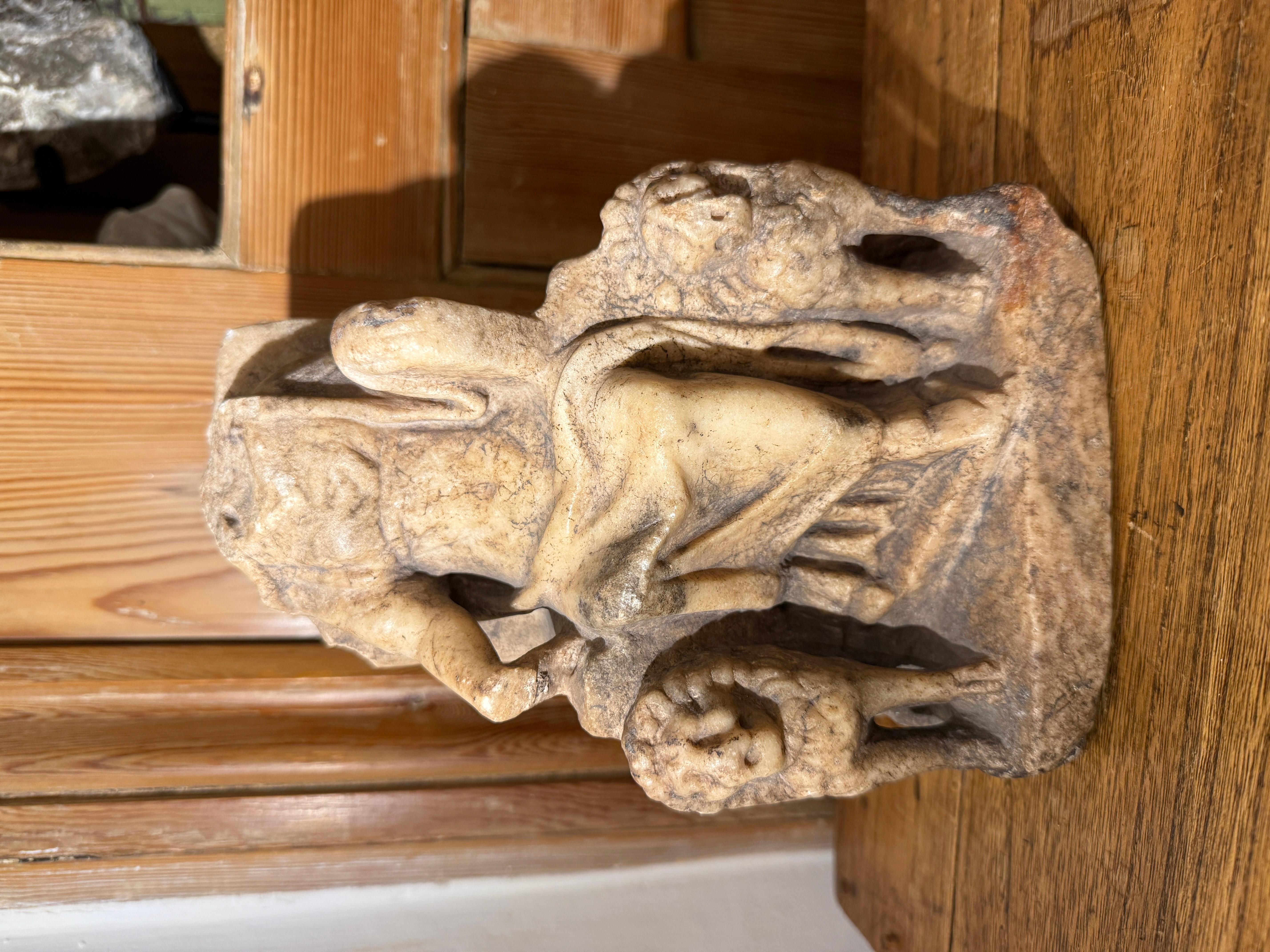 Statuette en marbre de Cyb�èle trônant, Empire romain, vers le IIIe siècle après J.-C. Unisexe en vente