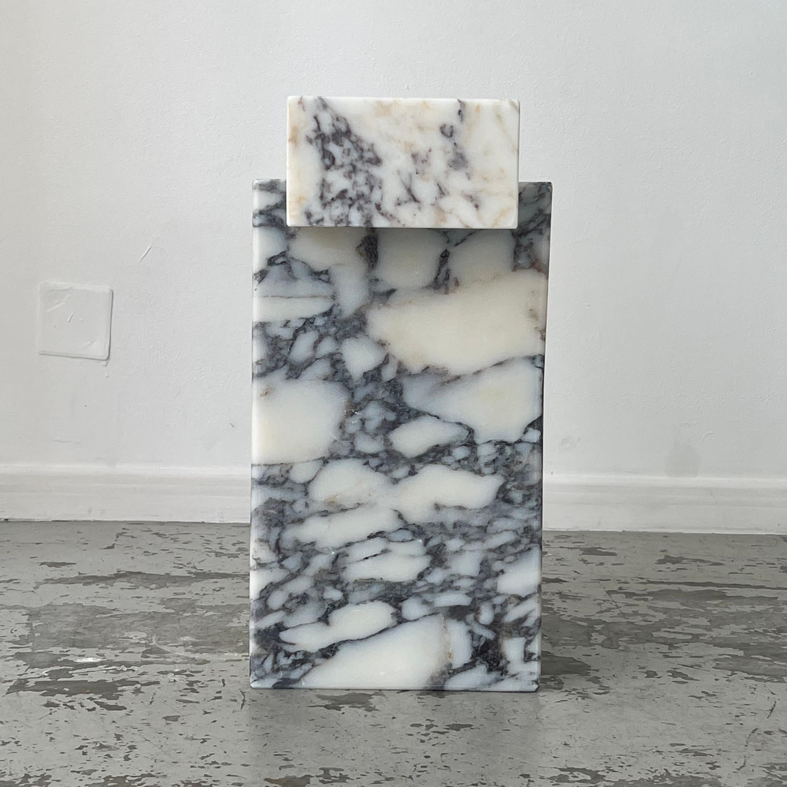 Marble stele In Excellent Condition For Sale In PARIS, FR