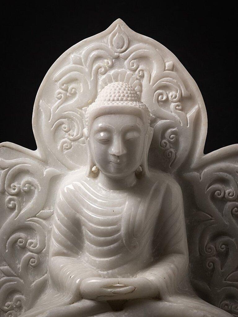 statue de Bouddha birman en pierre de marbre de Birmanie en vente 10
