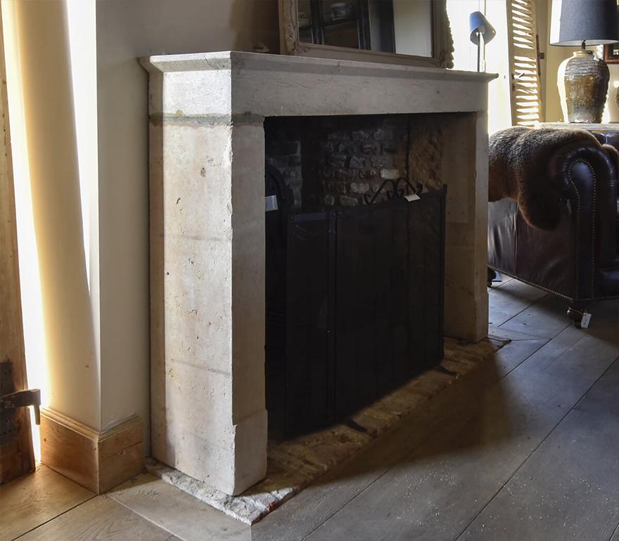 A nice marble stone fireplace mantel from the 19th Century.
To place in front of the chimney. For all other sizes see last picture.
