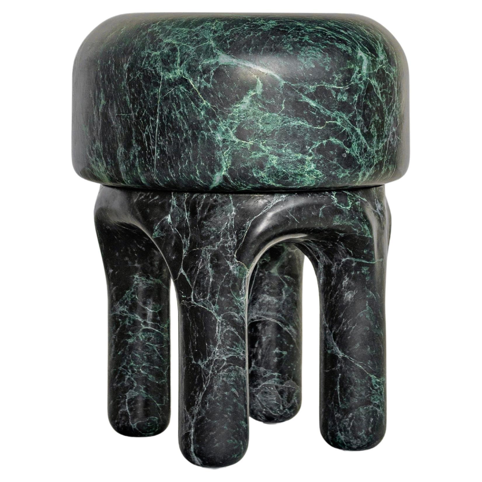 Taburete de mármol - Escultura, Diseño italiano contemporáneo de colección, verde Alpi en venta