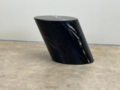 Tavolo Marble Stump di Lucia Mercer per Knoll