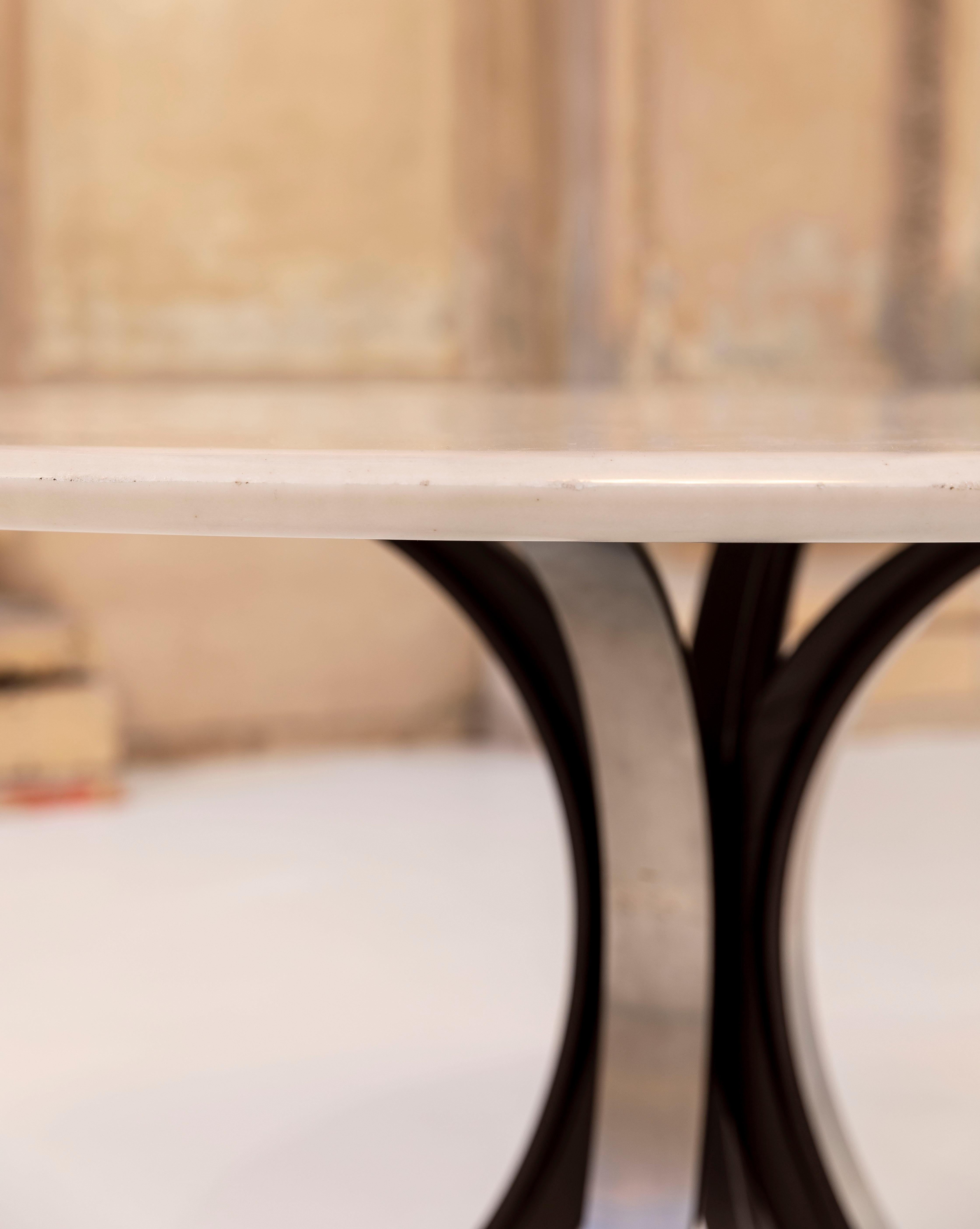 Stunning white Carrara marble-top and with the four famous metal saber feet.

  
