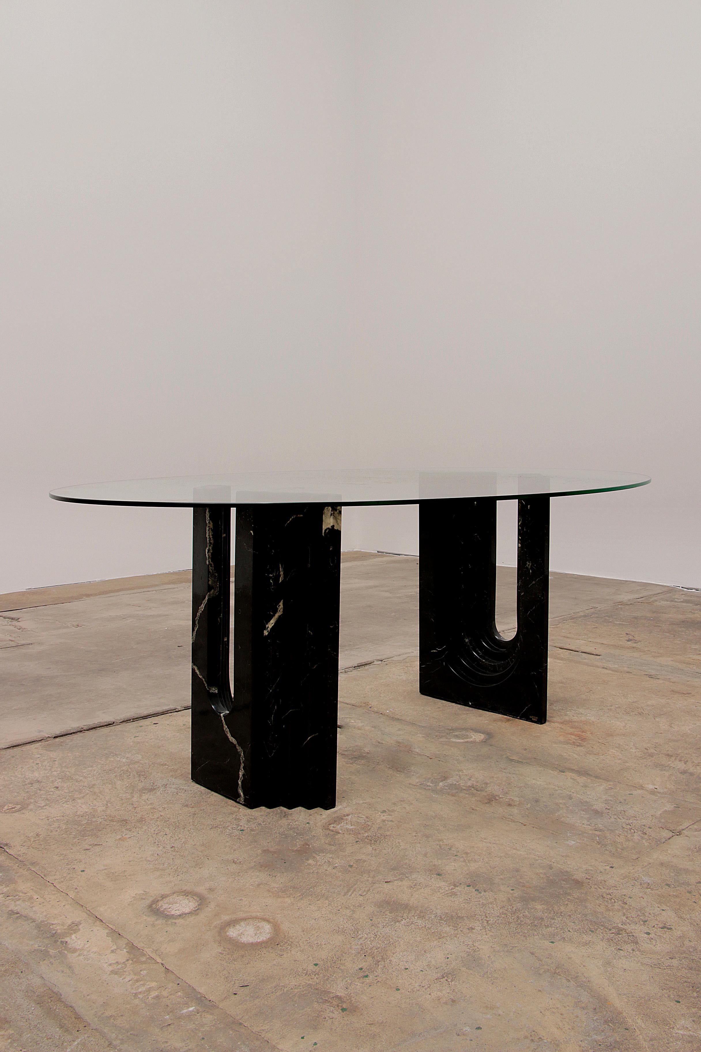 An iconic table designed by the legendary architect and designer Carlo Scarpa for Cattelan Italia in the 1960s. This particular table has a later production date somewhere in the late 1970s or early 1980s. The leg bases are made of a type of marble