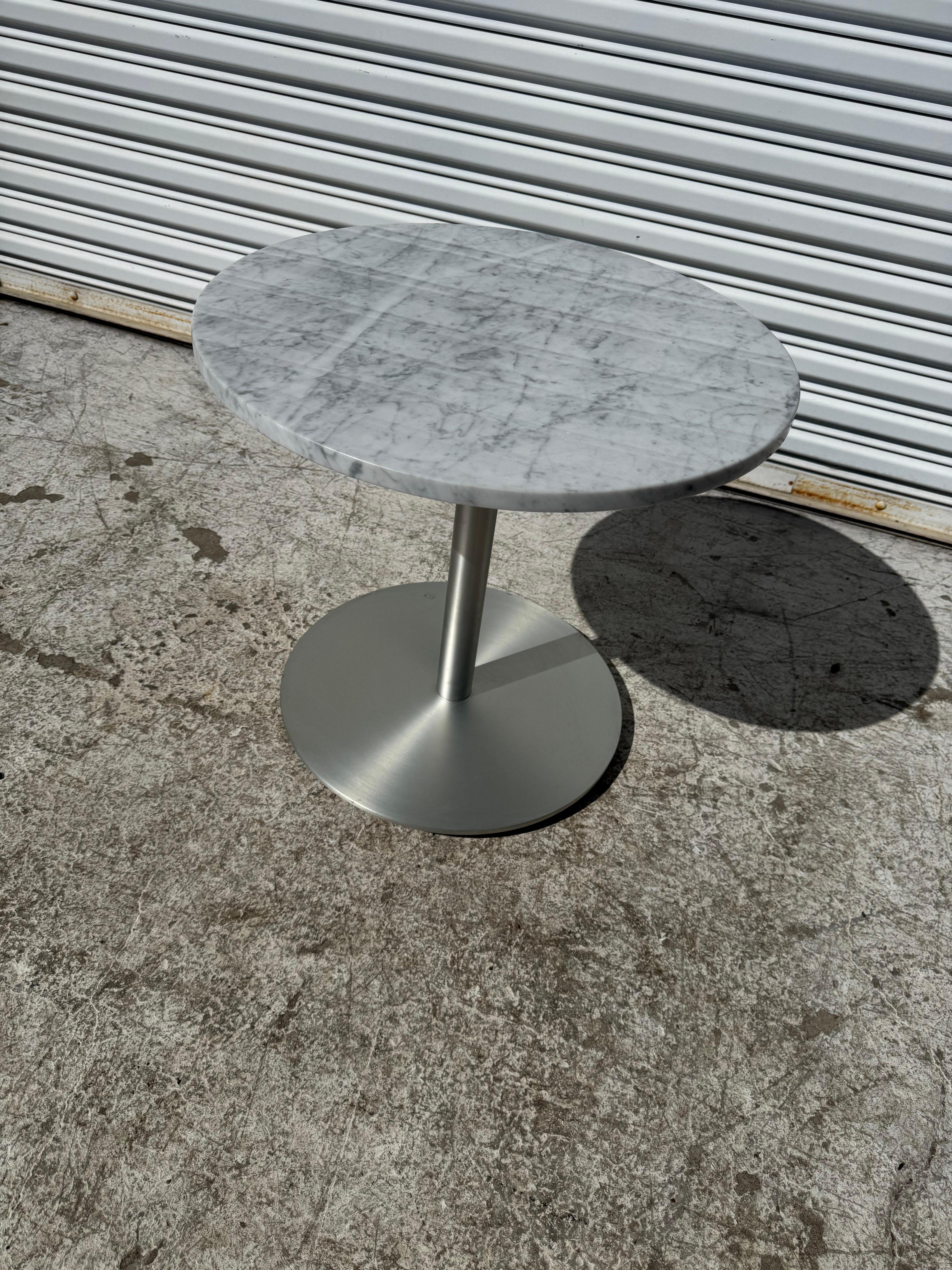 This table has a metal tulip base with a Marble Top.
24”x24x”x22”