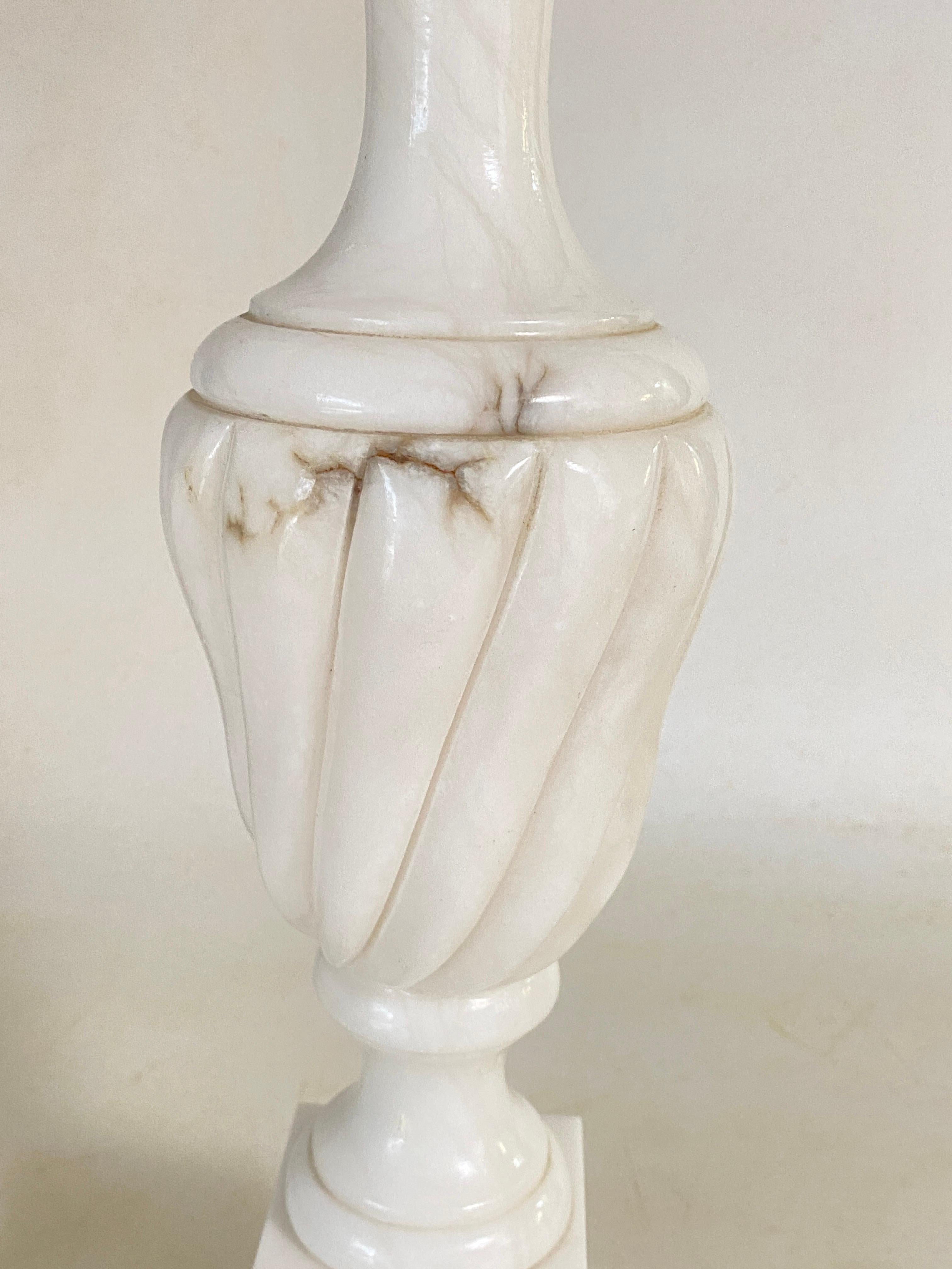 20ième siècle  Lampe de table en marbre France 20e siècle en vente