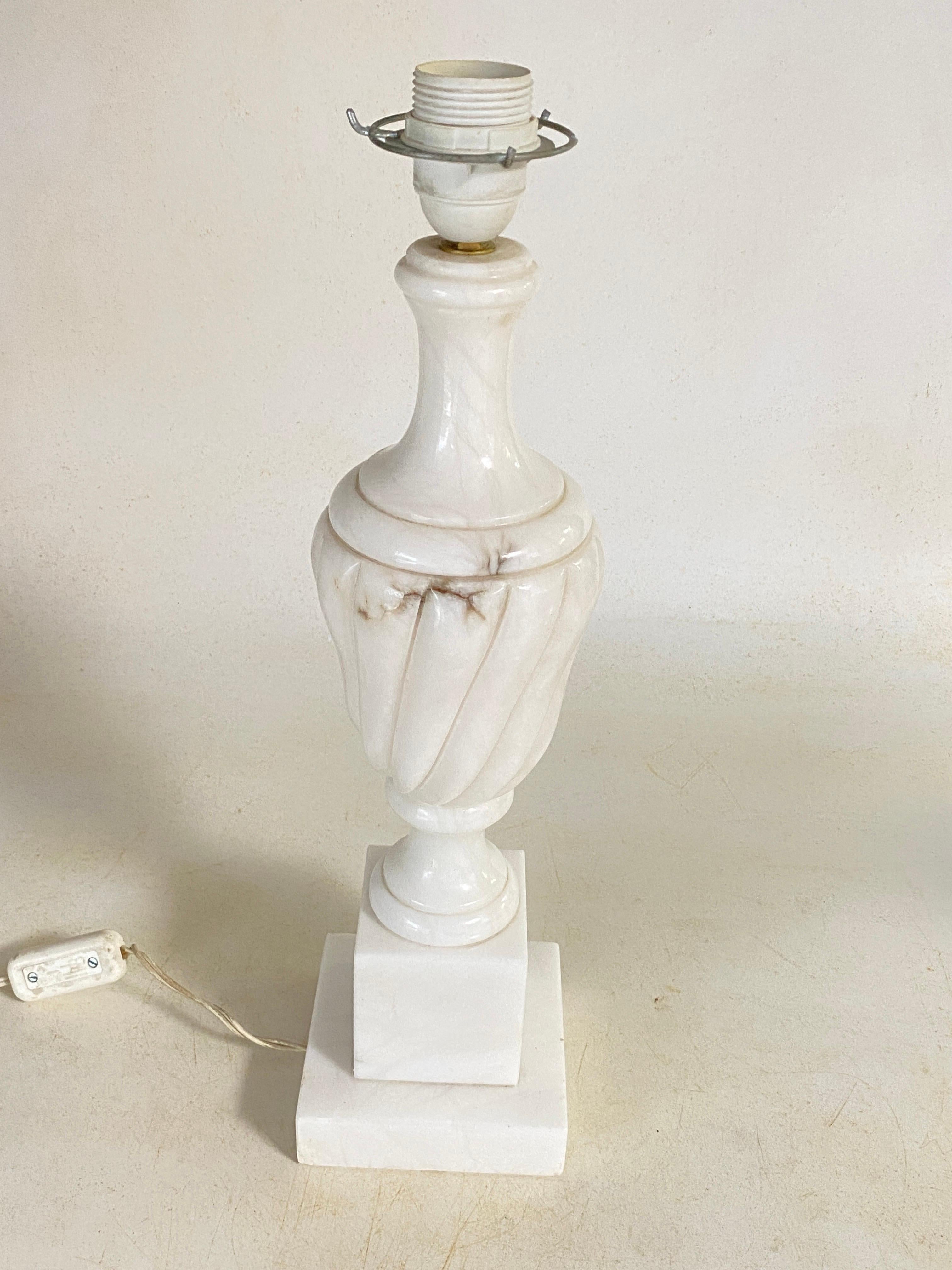  Lampe de table en marbre France 20e siècle en vente 1