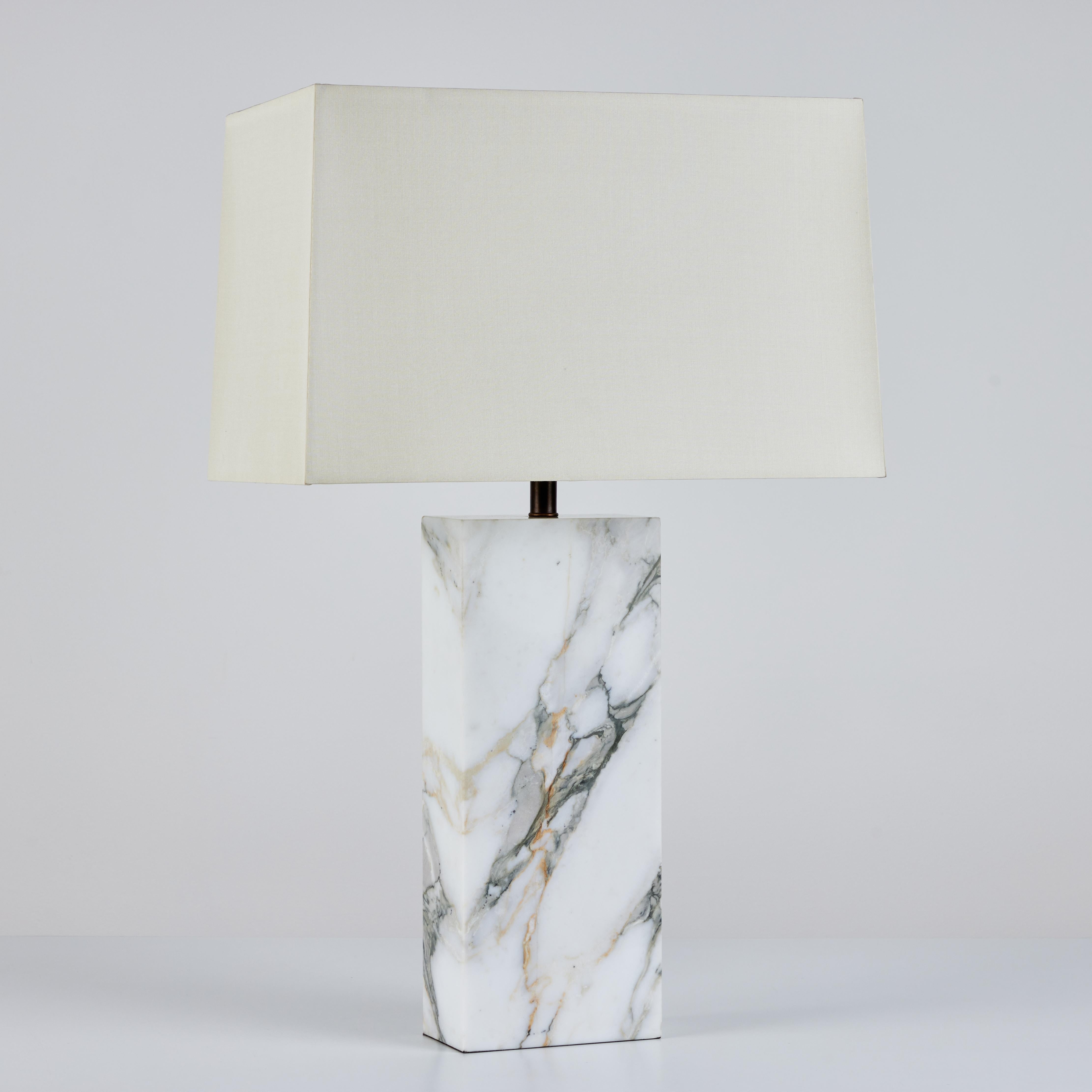 Tischlampe aus Marmor im Stil von T.H. Robsjohn-Gibbings (Poliert) im Angebot