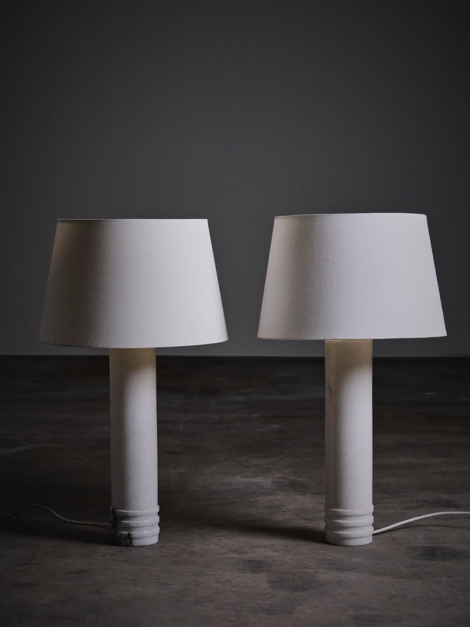Pareja de elegantes lámparas de mesa modelo 