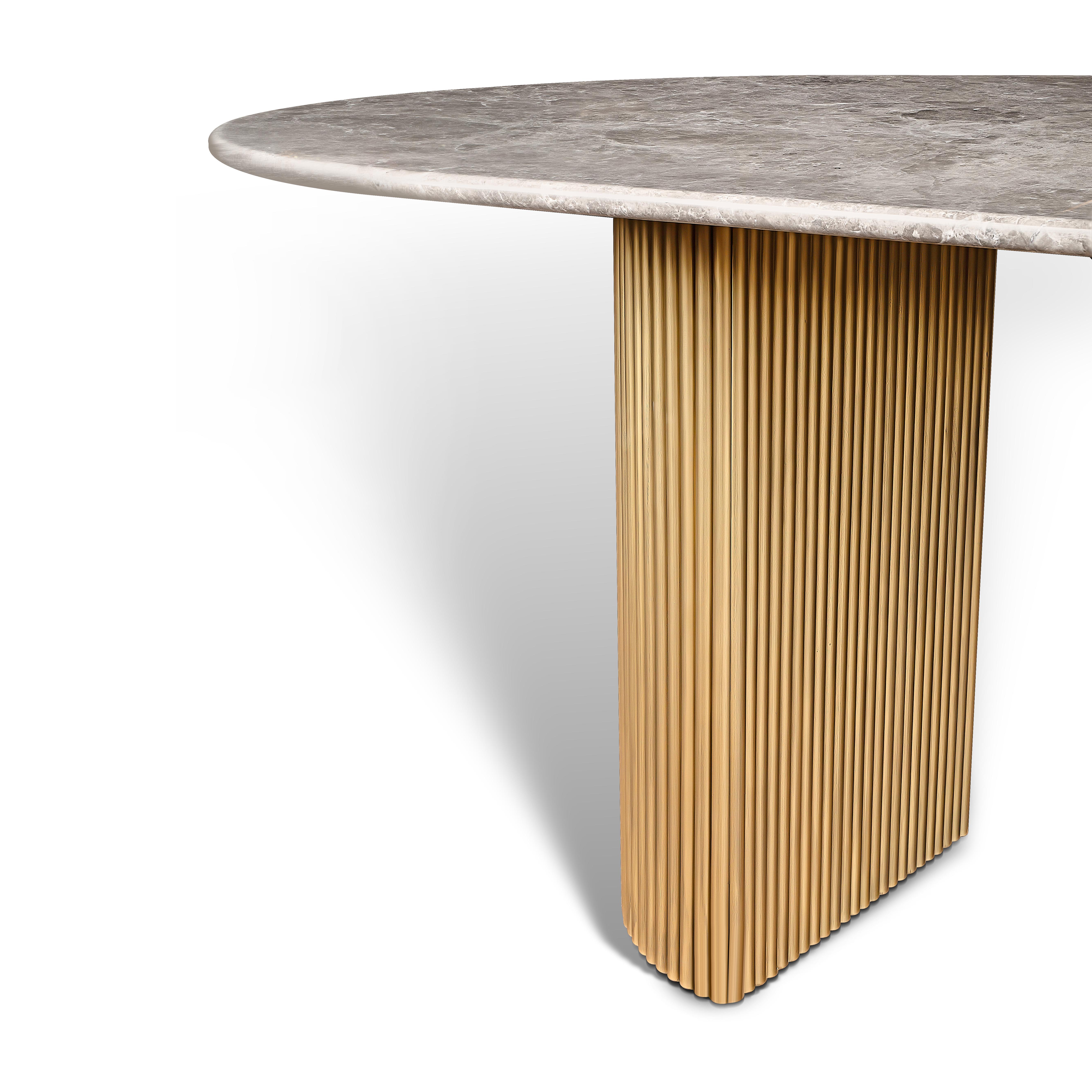 Fabriquée à la perfection, notre table en marbre avec pieds en bois allie élégance et fonctionnalité en toute transparence. La luxueuse surface en marbre respire la sophistication, tandis que les solides pieds en bois apportent stabilité et charme.