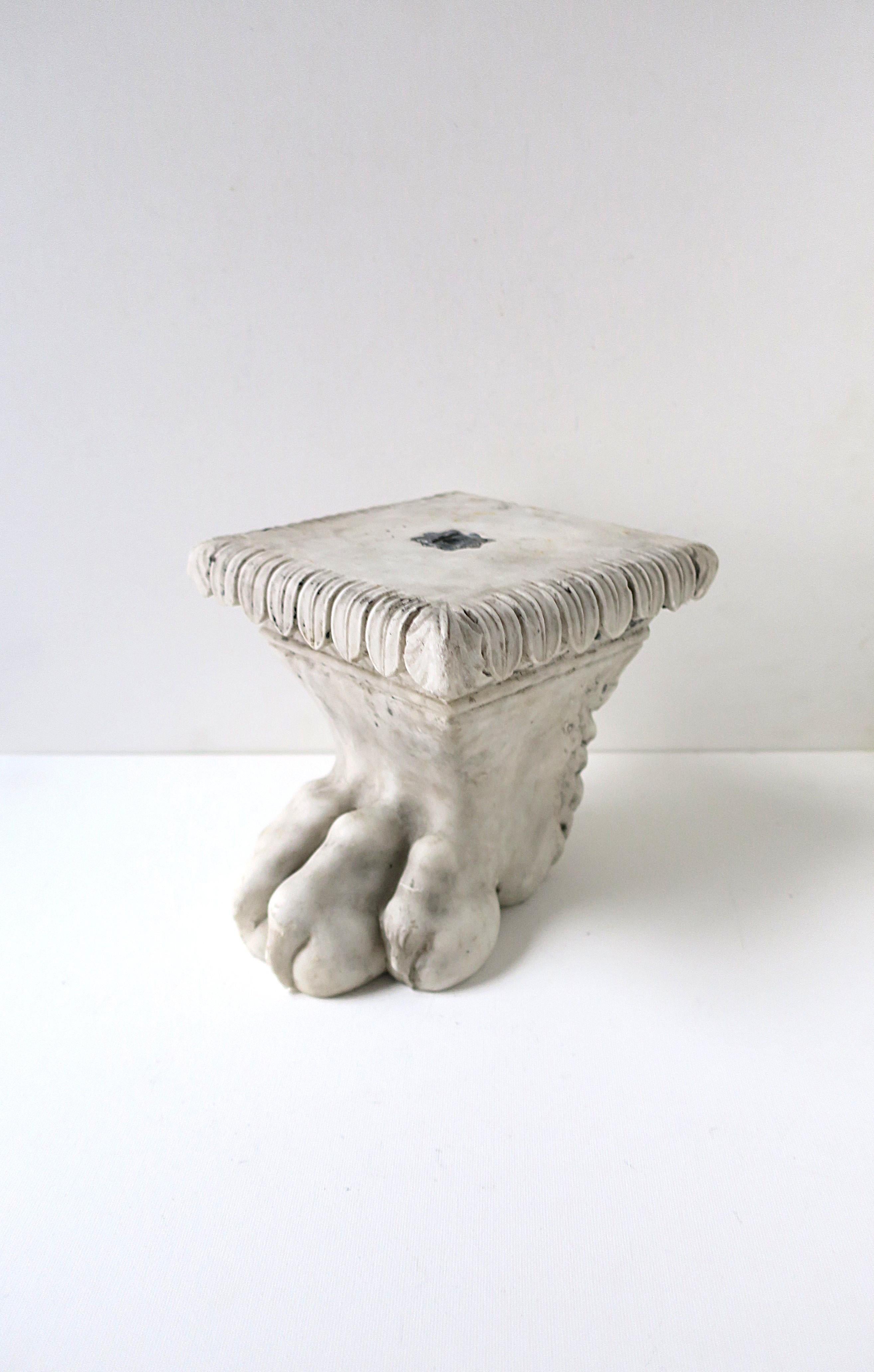 Marbre Tiger Lion Cat Paw Garden Elemental Garden Plant Stand Bon état à New York, NY
