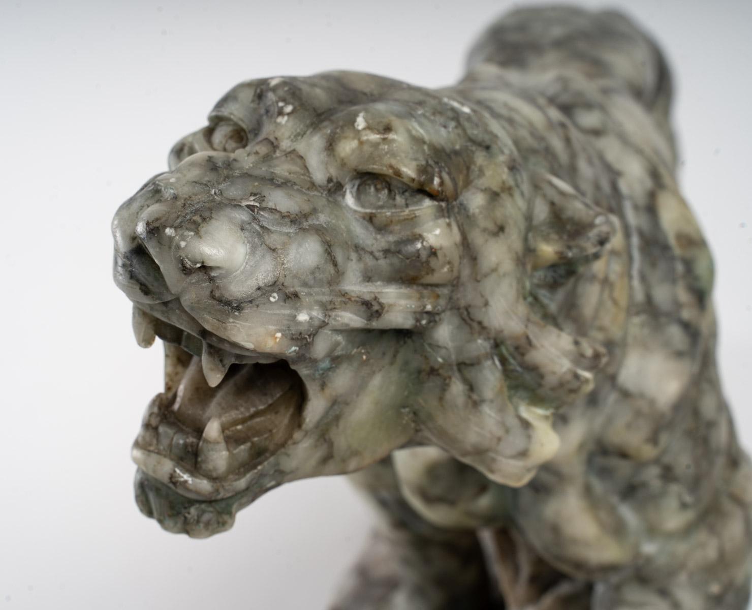 Marble Tiger Sculpture In Good Condition In Saint-Ouen, FR