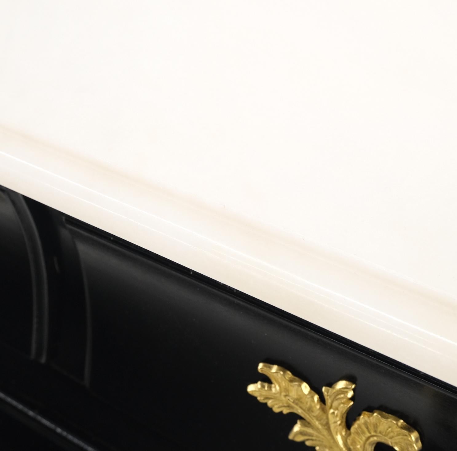 Commode Bombay à 4 tiroirs et tiroirs menthe avec dessus en marbre et laque noire, support en laiton en vente 3