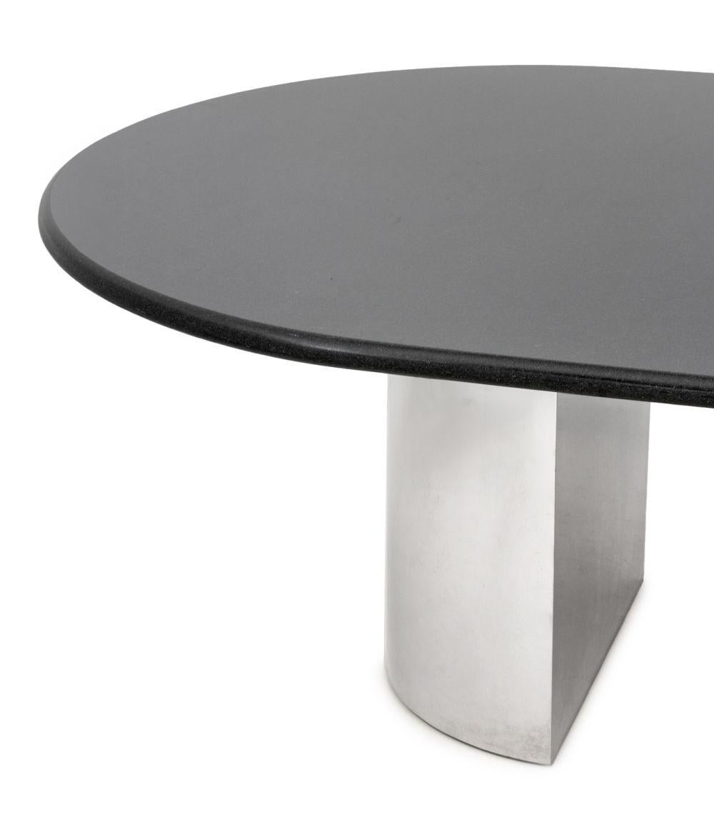 Moderne Table de salle à manger à double piédestal en chrome avec plateau en marbre en vente