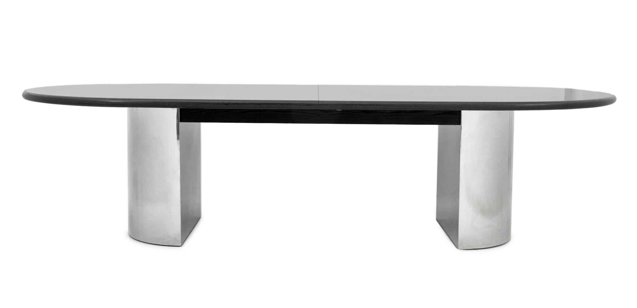 Table de salle à manger à double piédestal en chrome avec plateau en marbre Bon état - En vente à Astoria, NY